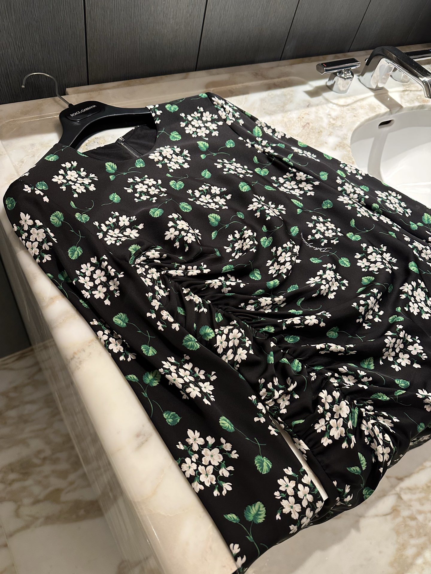 26春夏新款❤️真丝碎花收腰手摺连衣裙！里外全真丝面料排单15号出货36-38-40-42