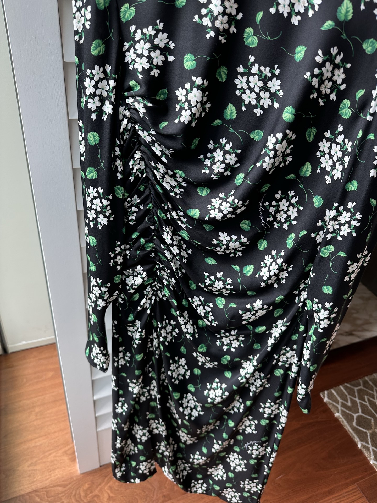 26春夏新款❤️真丝碎花收腰手摺连衣裙！里外全真丝面料排单15号出货36-38-40-42