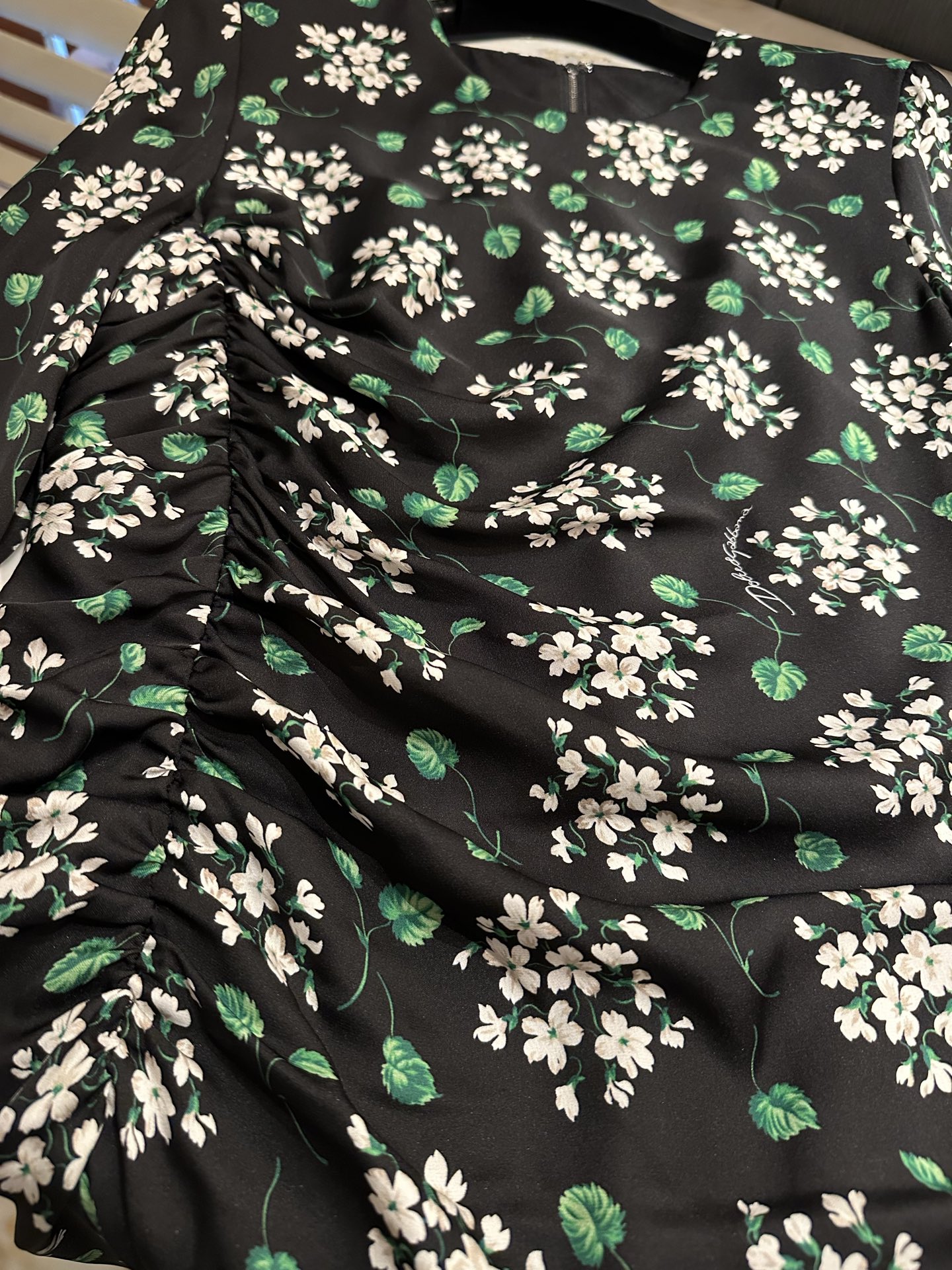 26春夏新款❤️真丝碎花收腰手摺连衣裙！里外全真丝面料排单15号出货36-38-40-42