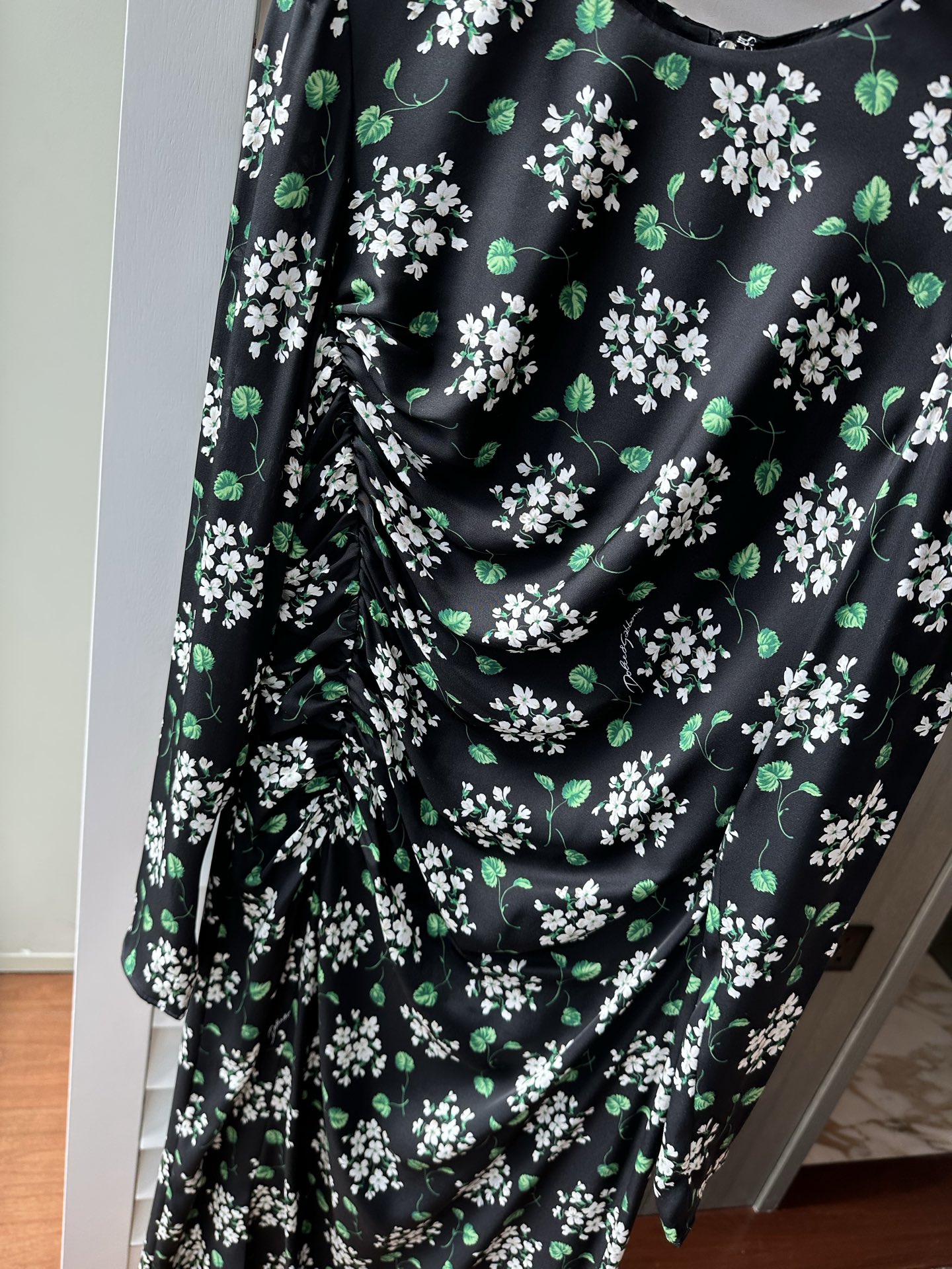 26春夏新款❤️真丝碎花收腰手摺连衣裙！里外全真丝面料排单15号出货36-38-40-42