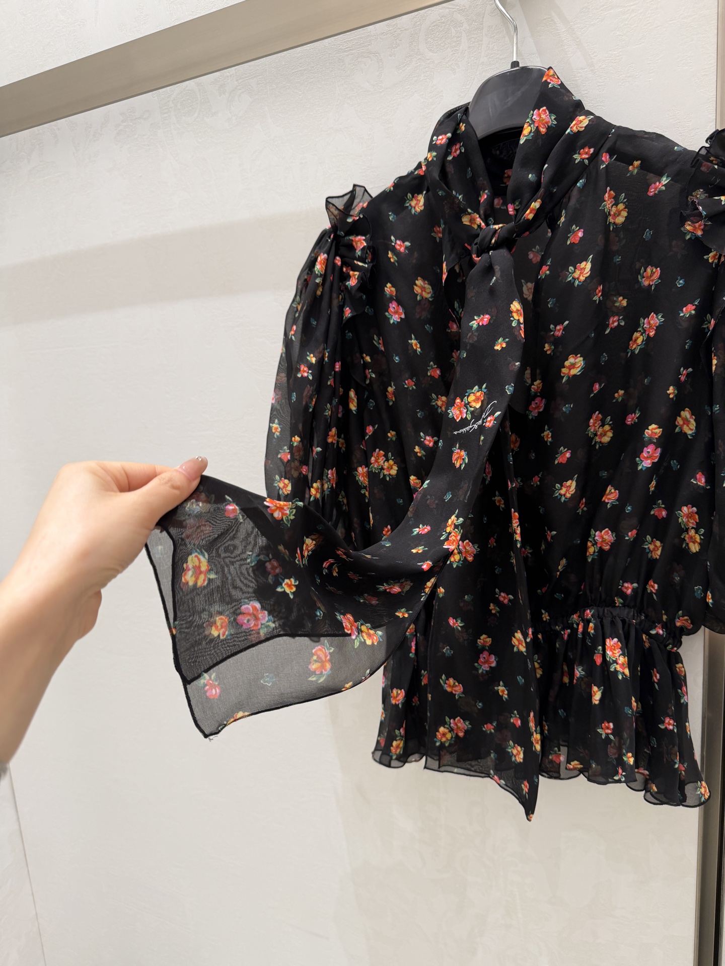 26春夏新款❤️小碎花真丝飘带上衣！现货36-38-40-42