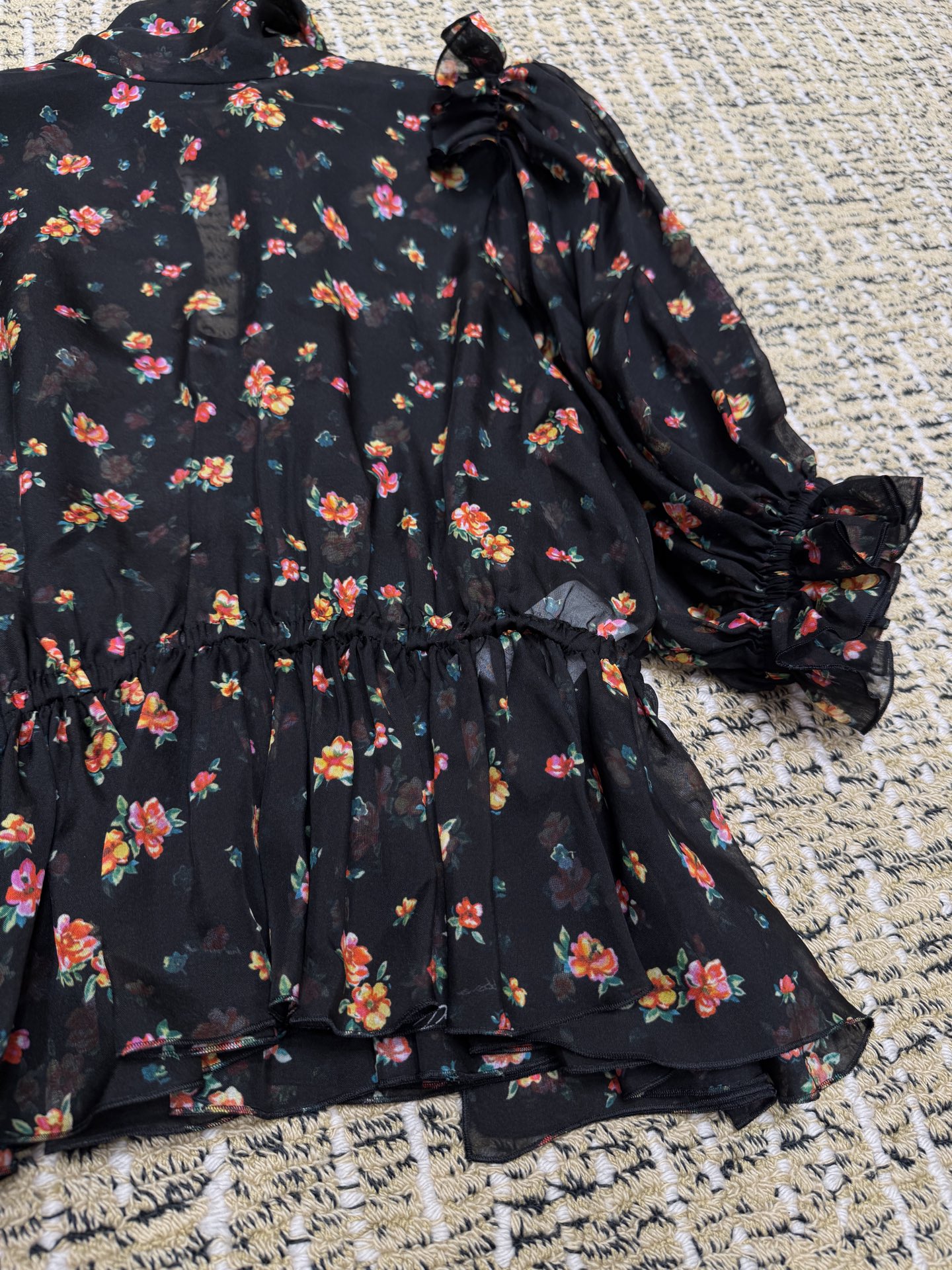 26春夏新款❤️小碎花真丝飘带上衣！现货36-38-40-42