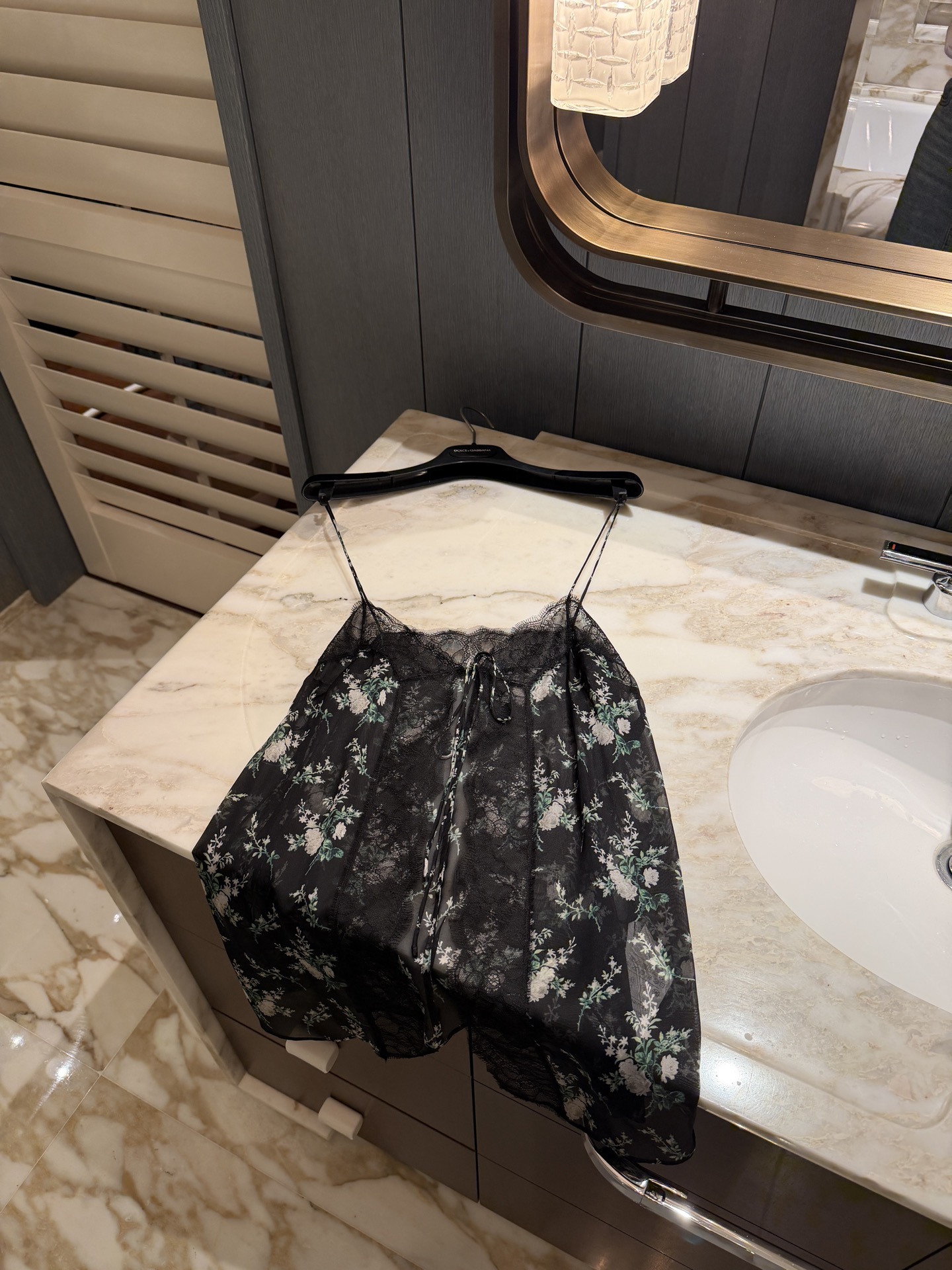 26春夏新款❤️真丝碎花吊带上衣！排单出货36-38-40-42