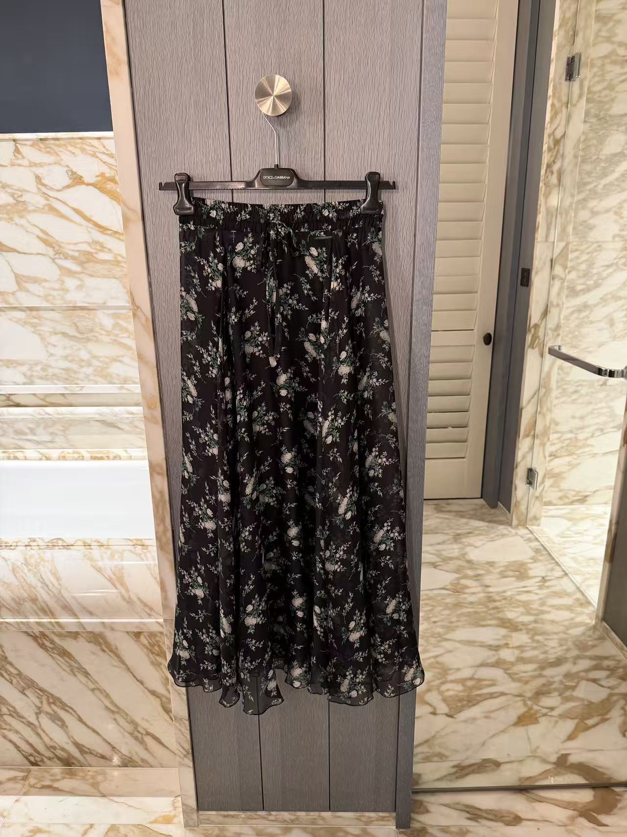 NO:807347,The new 26 spring and summer silk chiffon skirts are also available in real silk stockings 36-38-40-42, skirts, real silk,1986090926春夏新款真丝雪纺半裙内寸也是真丝现货36-38-40-42,,skirts,real silk,,Women's clothing