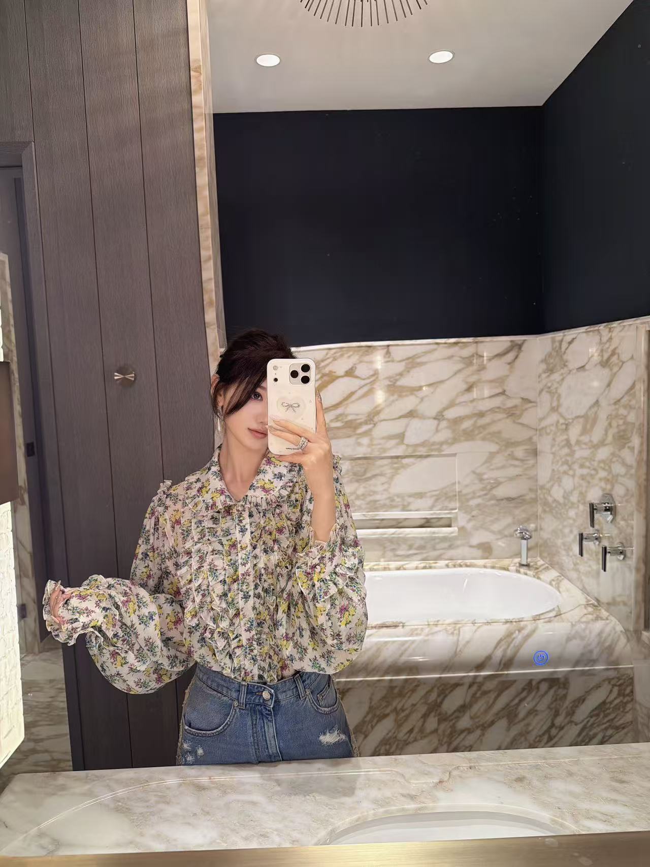 NO:807353,26 spring and summer new style silk floral shirts, shipping order on the 25th, 36-38-40-42p,,real silk,1986090926春夏新款真丝碎花衬衣25号出货排单36-38-40-42p,,real silk,,Women's clothing