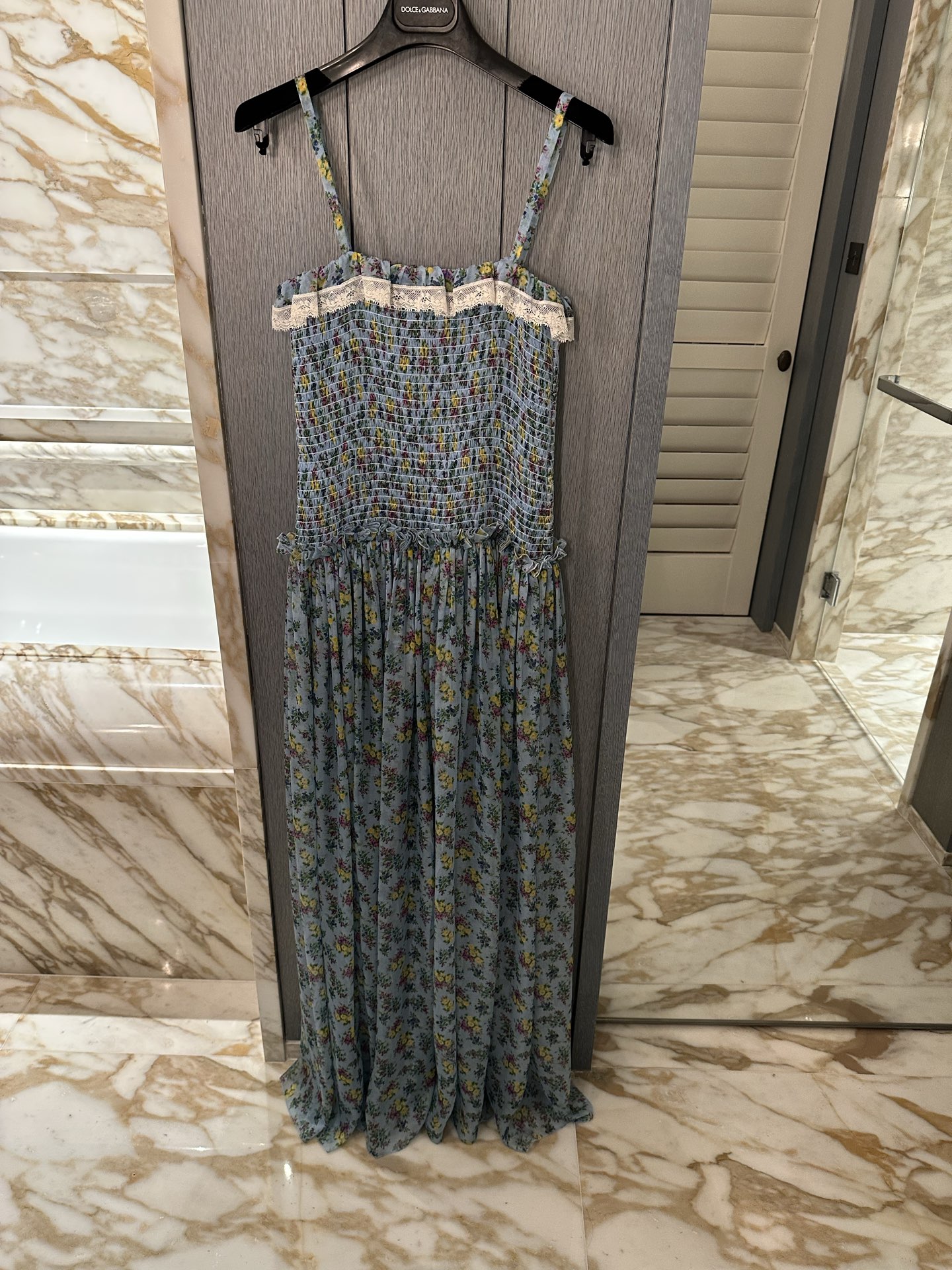 NO:828207,The 26 spring and summer new style of this silk chiffon dress has a half-length inner hem so that it won't show through!  Fresh and sweet small florals in stock 36-38-40-42p,,skirts,real silk,1986090926春夏新款这款真丝雪纺连衣裙下摆有加一个半截打底内寸这样就不会透！清新甜美小碎花现货36-38-40-42p,,skirts,real silk,,Women's clothing
