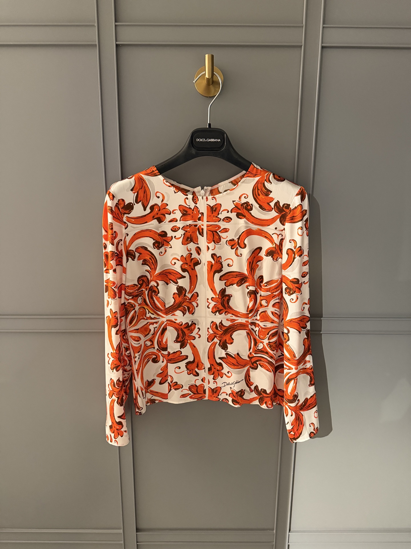 NO:876424,26 spring and summer new ceramic glaze series silk tops positioning printed silk satin fabric shipped No. 10 36-38-40-42,,real silk,1986090926春夏新款陶釉系列真丝上衣定位印花真丝缎面料10号出货36-38-40-42,,real silk,,Women's clothing