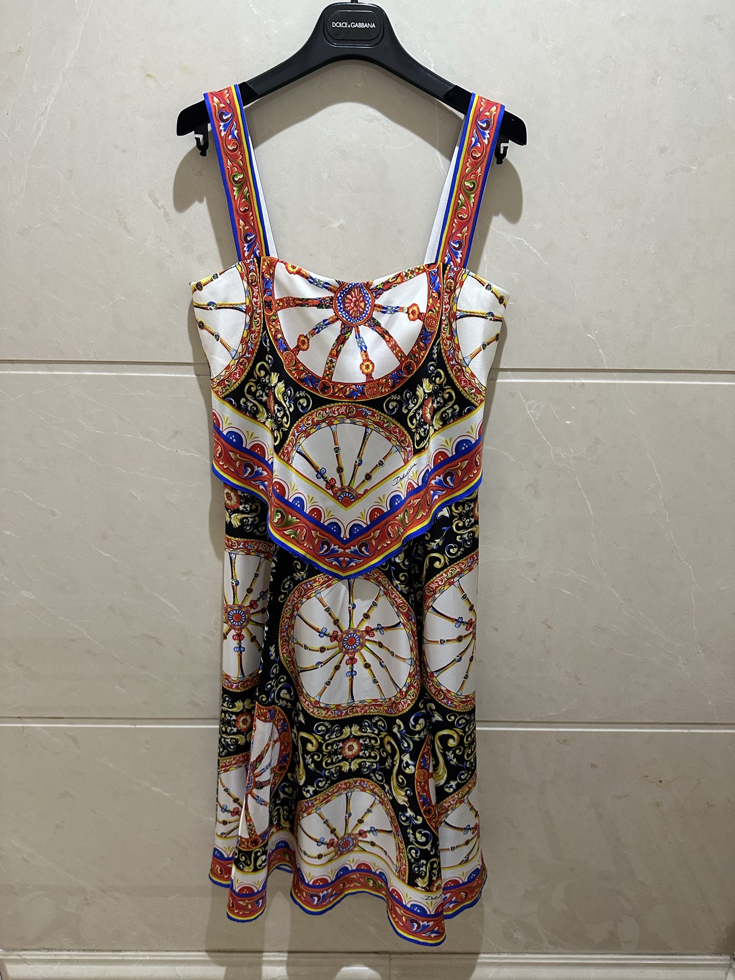 NO:885419,The 26 spring and summer new models require reservations!  Delivery time is about 12-15 days. Elegant and retro contrasting color pattern design!  36-38-40-42,,1986090926春夏新款这款需要排单预定！货期大约12-15天 优雅与复古撞色图案设计！36-38-40-42,,,Women's clothing