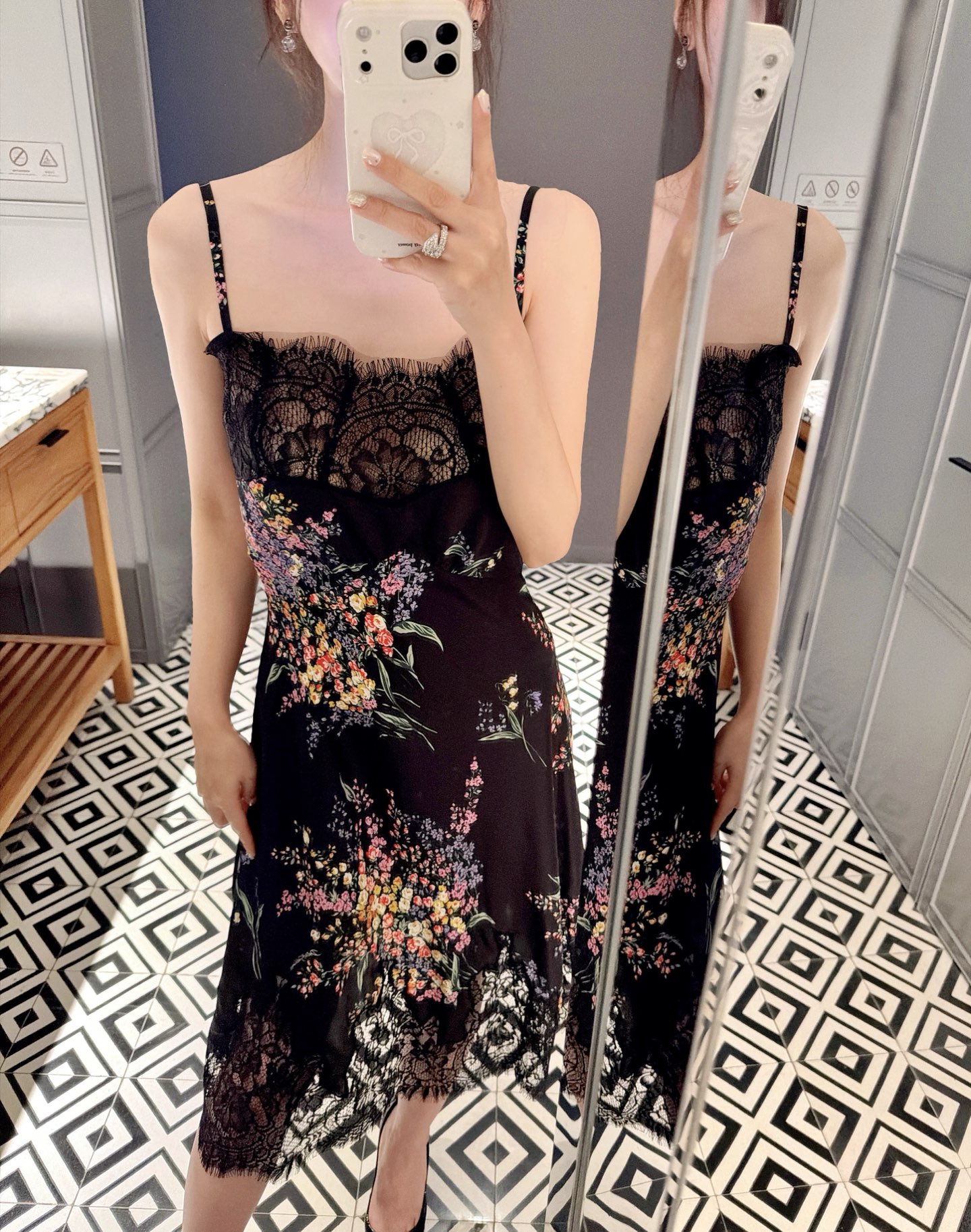 NO:900190,26 spring and summer new silk printed lace splicing suspender dress!  The original customized stock only has m,,skirts,real silk,1986090926春夏新款真丝印花蕾丝拼接吊带连衣裙！原版定制现货只有m,,skirts,real silk,,Women's clothing
