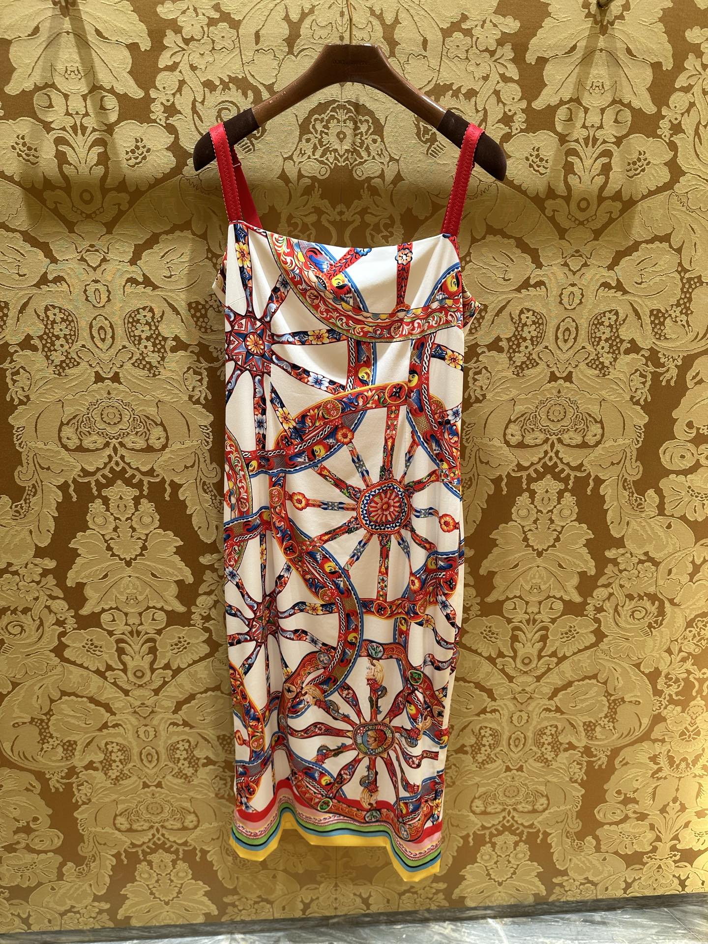 NO:954047,26 spring and summer new silk suspender wheel color picture dress!  All silk fabric inside and out!  Spot 36-38-40-42p,,skirts,real silk,1986090926春夏新款真丝吊带车轮彩色图连衣裙！里外全真丝面料！现货36-38-40-42p,,skirts,real silk,,Women's clothing