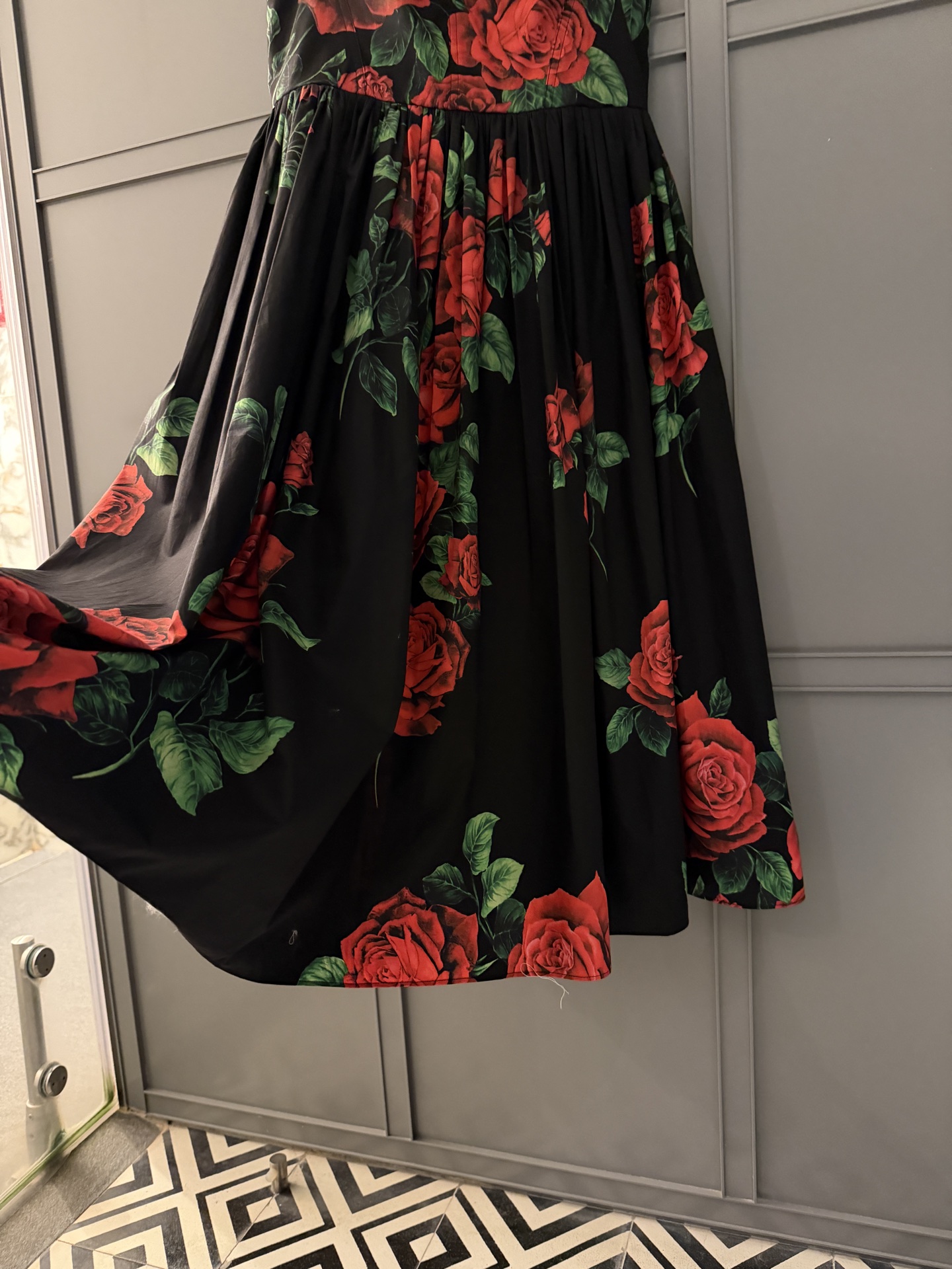 Повседневное платье с принтом роз Dolce & Gabbana