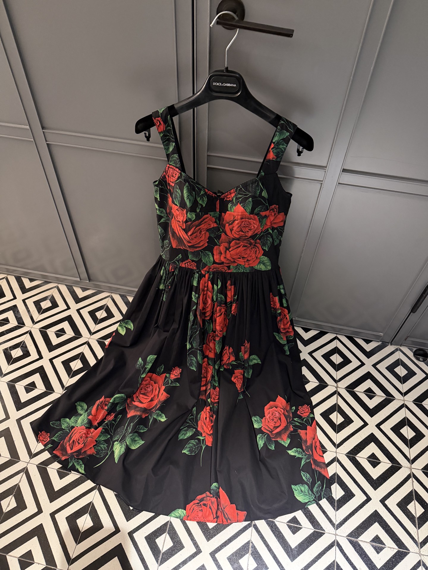 Повседневное платье с принтом роз Dolce & Gabbana