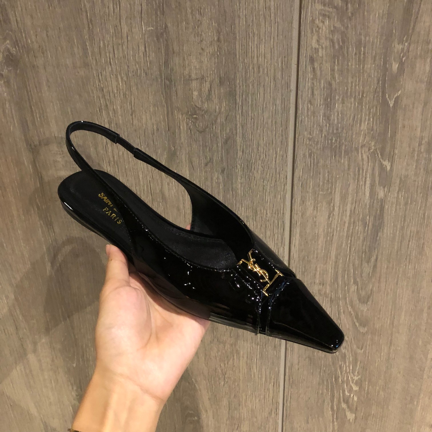 NO:227827,, *Festive new flat shoes in spring and summer!  Classic Cassander retro logo paired with wild, free, elegant and sexy coexist. Customized imported silk cloth with upper, imported sheepskin with inner lining, imported leather sole, high flat sole, size 35-39 40, 41 Customized non-return and exchange, sandals, sandals, sheepskin, real silk, Leather soles19860909, *春夏大热全新平底单鞋！经典Cassander复古LOGO搭配野性自由高雅性感并存. 鞋面定制进口真丝布 内里进口绵羊皮 鞋底进口真皮大底 跟高平底 码数35-39 40,41定做不退换,凉鞋,sandals,sheepskin,real silk,Leather soles,Women's Shoes