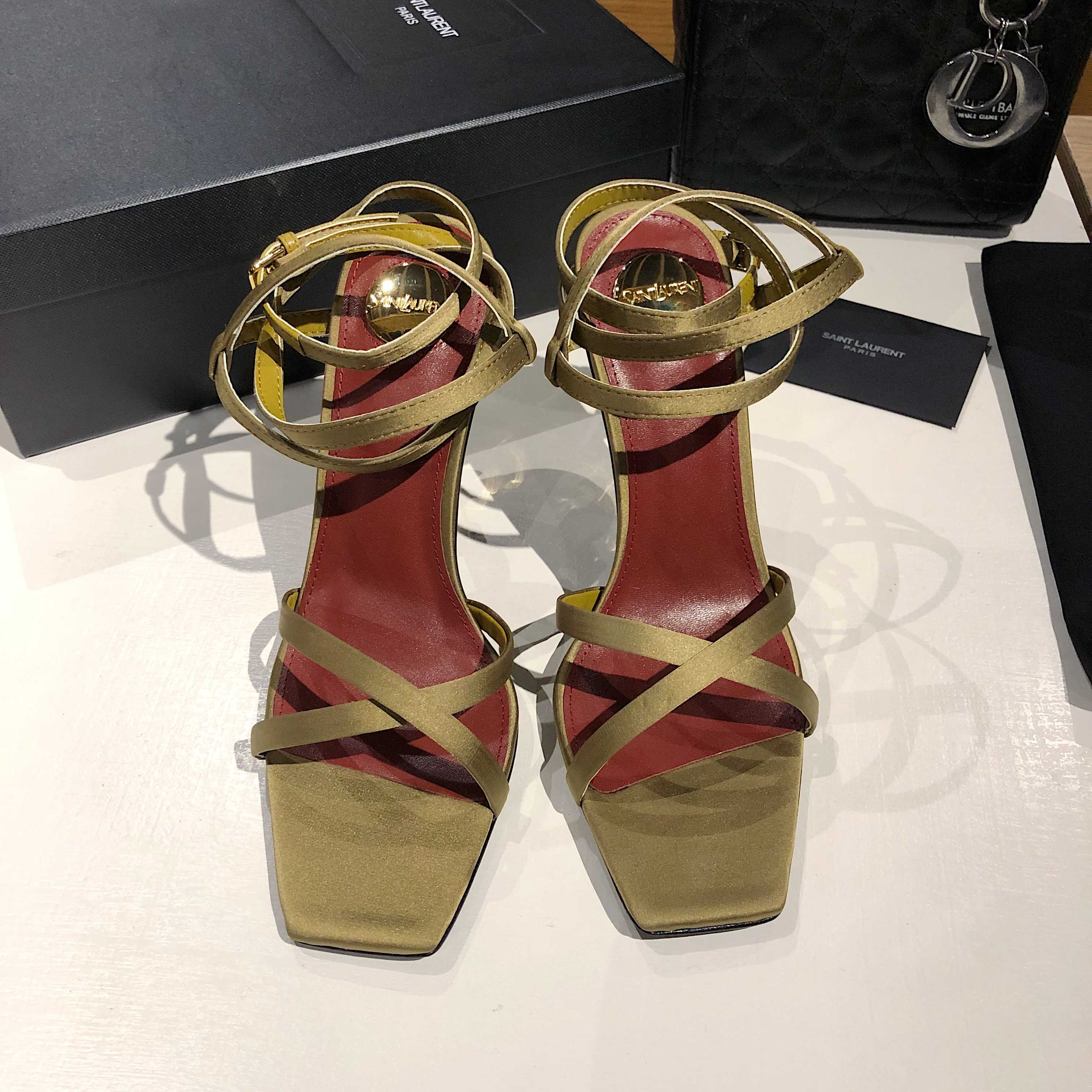 NO:250586,【Saint Lauren YSL Saint Laurent】 Whether it is a party or commuting, a pair of suitable shoes can always make you shine. Today I recommend this beautiful high-heeled sandal, the classic YSL logo heel design, comfortable   full appearance!  It doesn't matter if you are tired or tired, the key is that your appearance must be full. Upper imported from Italy silk cloth. Sole imported from Italy genuine leather sole. Foot pad: sheepskin. Heel height is about 10.5cm. Size 35-41 (customized for 40 and 41. No return or replacement) Color: ink black, champagne, ancient blue, high heels, saint laurent, saint laurent, saint laurent, saint laurent, sandals, high heels, sheepskin, real silk, Leather soles19860909【Saint Lauren YSL圣罗兰】 无论是派对还是通勤♀,一双合适的鞋子总能让你光彩照人.今天就向大家安利这款绝美高跟凉鞋,经典的YSL标识跟的设计,舒适 颜值度满分！累脚不累脚的无所谓,关键是颜值一定满分 鞋面意大利进口真丝布 鞋底意大利进口真皮大底 垫脚:绵羊皮 跟高约10.5cm 码数35-41（40、41定制不退不换） 颜色: 墨黑,香槟,古蓝,高跟鞋凉鞋,saint laurent,saint laurent,saint laurent,sandals,high heels,sheepskin,real silk,Leather soles,Women's Shoes