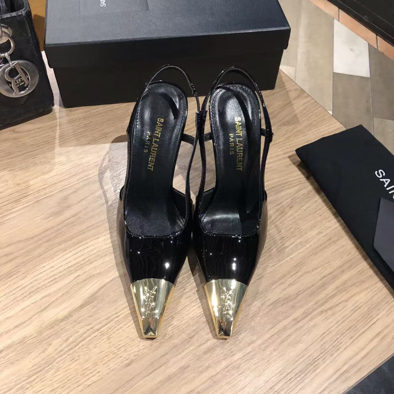 NO:247814,,【Saint Lauren YSL Saint Laurent】 Saint Lauren ysl Spring and Summer | New high heels, beautiful, exquisite and elegant!  The foot is very stable on 10cm, so feel free to enter!  The heel is customized with a re-opened mold, and the height is the same as the genuine one. Various high-end sexy versions are not suitable for the ysl and the most understand women. The entire upper and inner part are the same grid without joints, which is more costly and has a higher cost!  Moreover, the material and inner fabric are made of more than 20 pieces of calf leather, custom-made upper calf leather, cowhide lining, imported Italian genuine leather outsole Heel height 10cm Size: 35-39 (40,41 custom made without return), high heels, saint laurent, saint laurent, saint laurent, saint laurent, high heels, cowhide, Leather soles19860909,【Saint Lauren YSL圣罗兰】 圣罗兰ysl 春夏｜高跟鞋新品 绝美 精致 优雅！10cm上脚特别稳,放心入！ 鞋跟是重新开模定制的,高度与正品一致区别 各种不对版高级的性感,ysl 还是最懂女人 整个鞋面和内里都是一块格没有接头, 比较费料,成本较高！而且材质面料及内里 都是按照正品订制二十多块的小牛皮制作而成, 鞋面定制小牛皮,牛皮里, 意大利进口真皮大底 跟高10cm Size: 35-39 (40,41订做不退换）,高跟鞋,saint laurent,saint laurent,saint laurent,high heels,cowhide,Leather soles,Women's Shoes