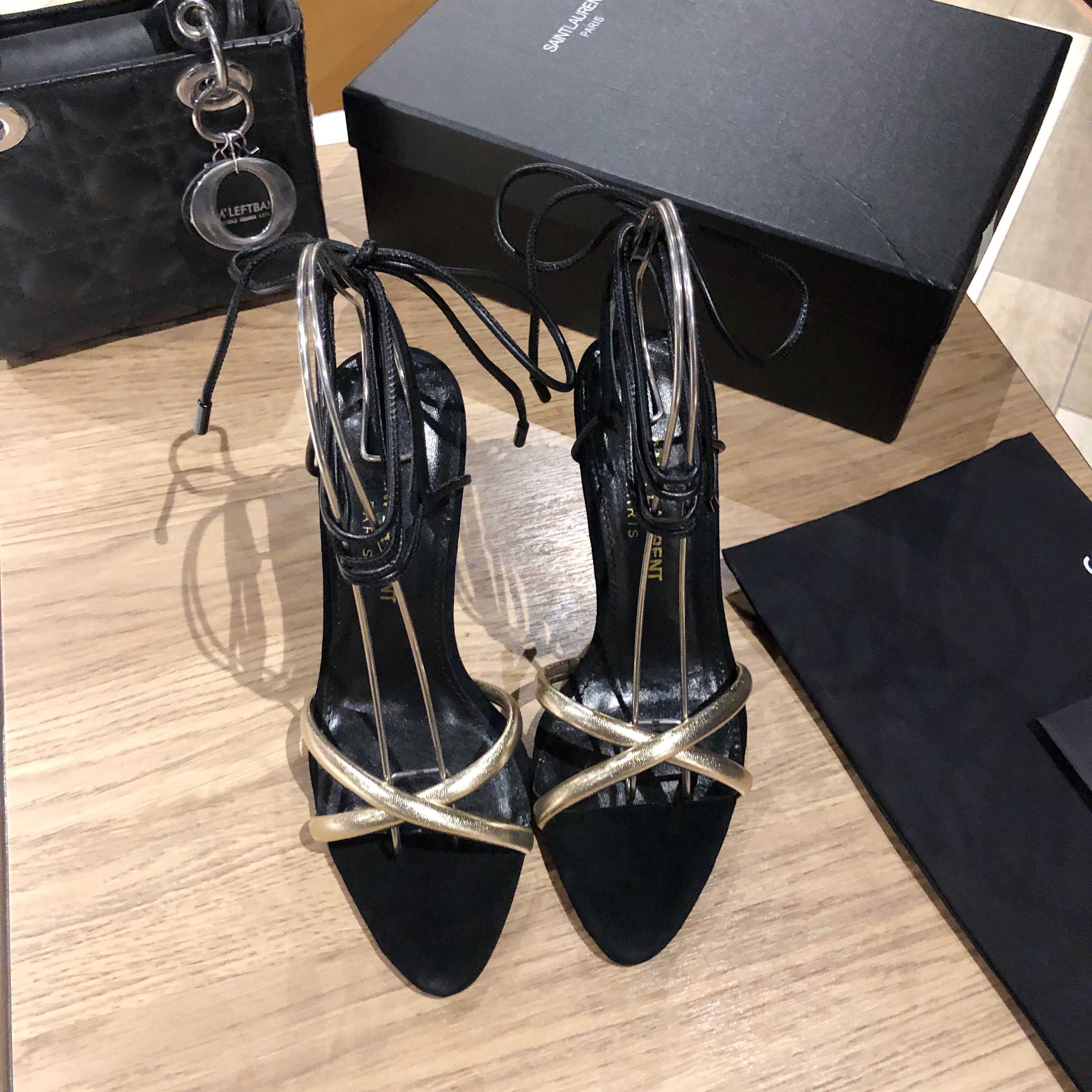 NO:247810,【Yves Saint LaurenT】YSL belt elegant and atmospheric high heel sandals 2025 new spring and summer series rear high heel sandals!  Why do you miss a pair of fairy shoes when pointed high-heeled sandals in the light summer? When you match various small skirts, you don’t pick on the feet at all. The metal belt shows a fantasy under the light. It’s so beautiful that it looks whiter and makes people feel the head full!  The delicate crystal chain decoration illuminates the delicate and elegant lines of the ankle, unleashing infinite elegance and explore more selected high heels!  Fabric silk/cowhide, outsole, leather outsole, size 35-42 (customized by 40, 41, 42) Heel height 10cm, high heels, sandals, saint laurent, saint laurent, saint laurent, saint laurent, sandals, high heels, skirts, cowhide, real silk, Leather soles19860909【Yves Saint LaurenT 圣罗兰】YSL 皮带优雅大气高跟凉鞋 2025全新春夏系列后带高跟凉鞋 ！ 尖头高跟凉鞋淡淡的夏日里怎么少得了一双仙女鞋 各种小裙子搭配起来 完全不挑脚型哦 金属皮带在光线的照耀下呈现幻彩 真的美的过分 上脚显白的让人上头！细巧水晶链饰点亮脚踝纤雅线条 释放无限优雅魅力 探索更多臻选高跟鞋！ 面料真丝/牛皮 大底真皮大底 码数35-42（40、41、42定制） 跟高10cm,高跟鞋凉鞋,saint laurent,saint laurent,saint laurent,sandals,high heels,skirts,cowhide,real silk,Leather soles,Women's Shoes