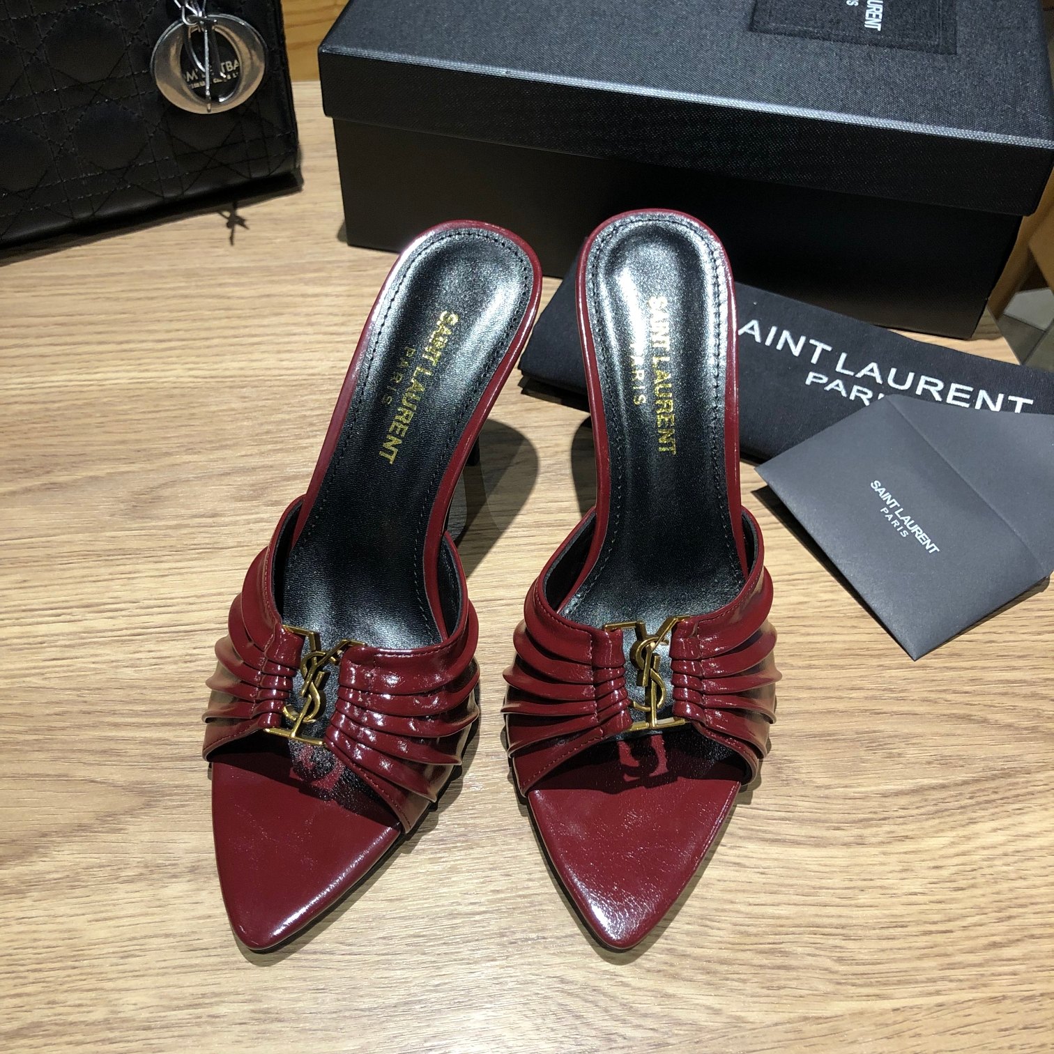 NO:867189,[Saint Laurent] YSL letter buckle pointed toe high-heeled slippers. Upper waxed sheepskin/patent leather/sheepskin/real silk, lining water-dyed sheepskin, outsole Italian leather outsole, heel height 10.5cm, Size35-39 (40.41.42 custom-made, non-refundable), high heels, saint laurent, saint laurent, saint laurent, high heels, slippers, sheepskin, real  silk,leather soles19860909【Saint Laurent 圣罗兰】YSL字母扣尖头高跟拖鞋. 鞋面油蜡羊皮/漆皮/羊皮/真丝 内里垫脚水染羊皮 大底意大利真皮大底 跟高10.5cm Size35-39（40.41.42定做不退换）,高跟鞋,saint laurent,saint laurent,saint laurent,high heels,slippers,sheepskin,real silk,Leather soles,Women's Shoes