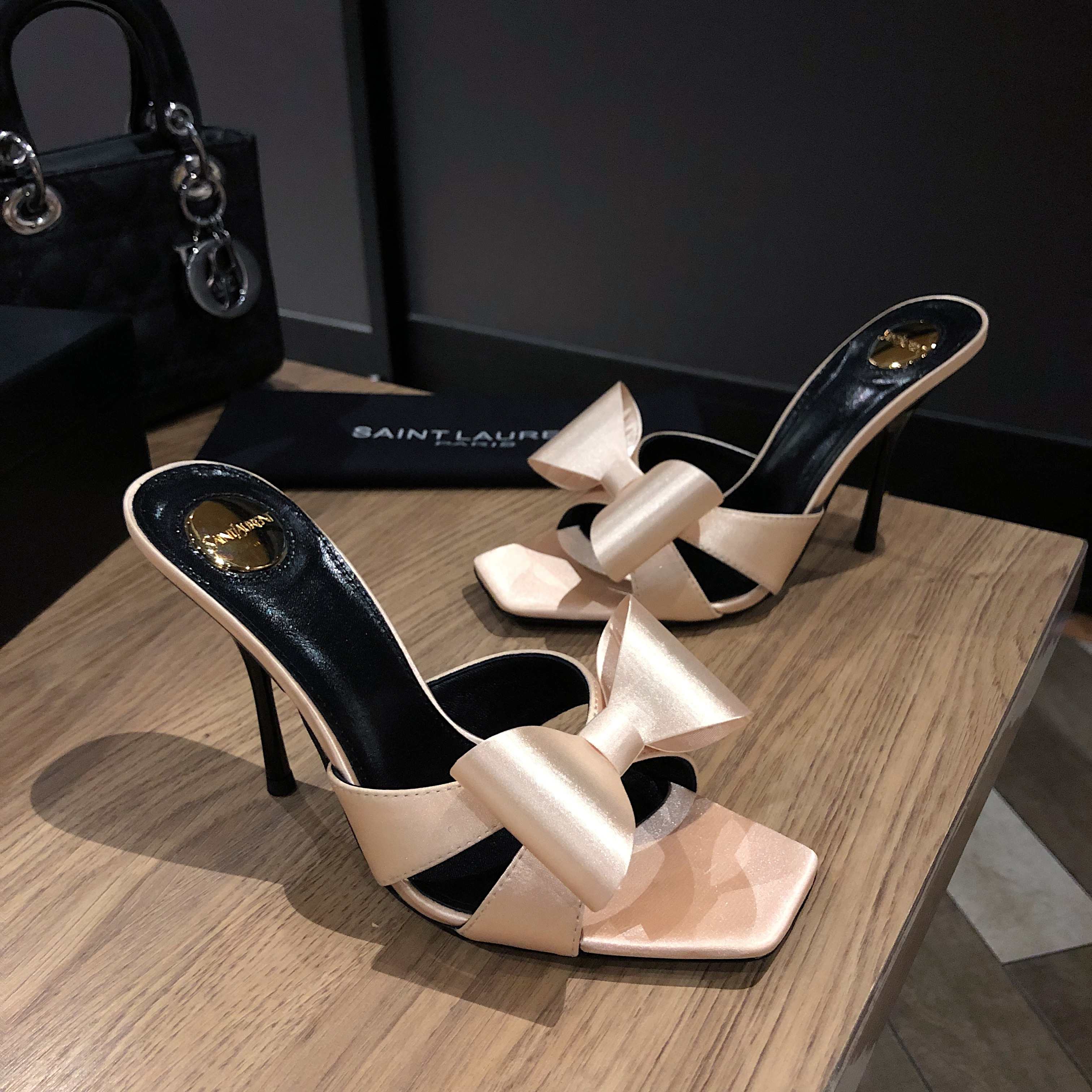 Saint Laurent Classic Luxury Leather Shoe Loafer Ref 4
