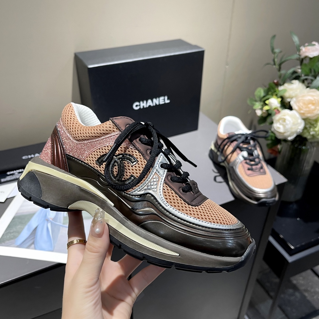 Chanel 23C Chanel 2023 F1 🛍📦
▪️ : + ▪️ ▪️ ▪️ 3.5CM
▪️Taglia: 35 42 39 45