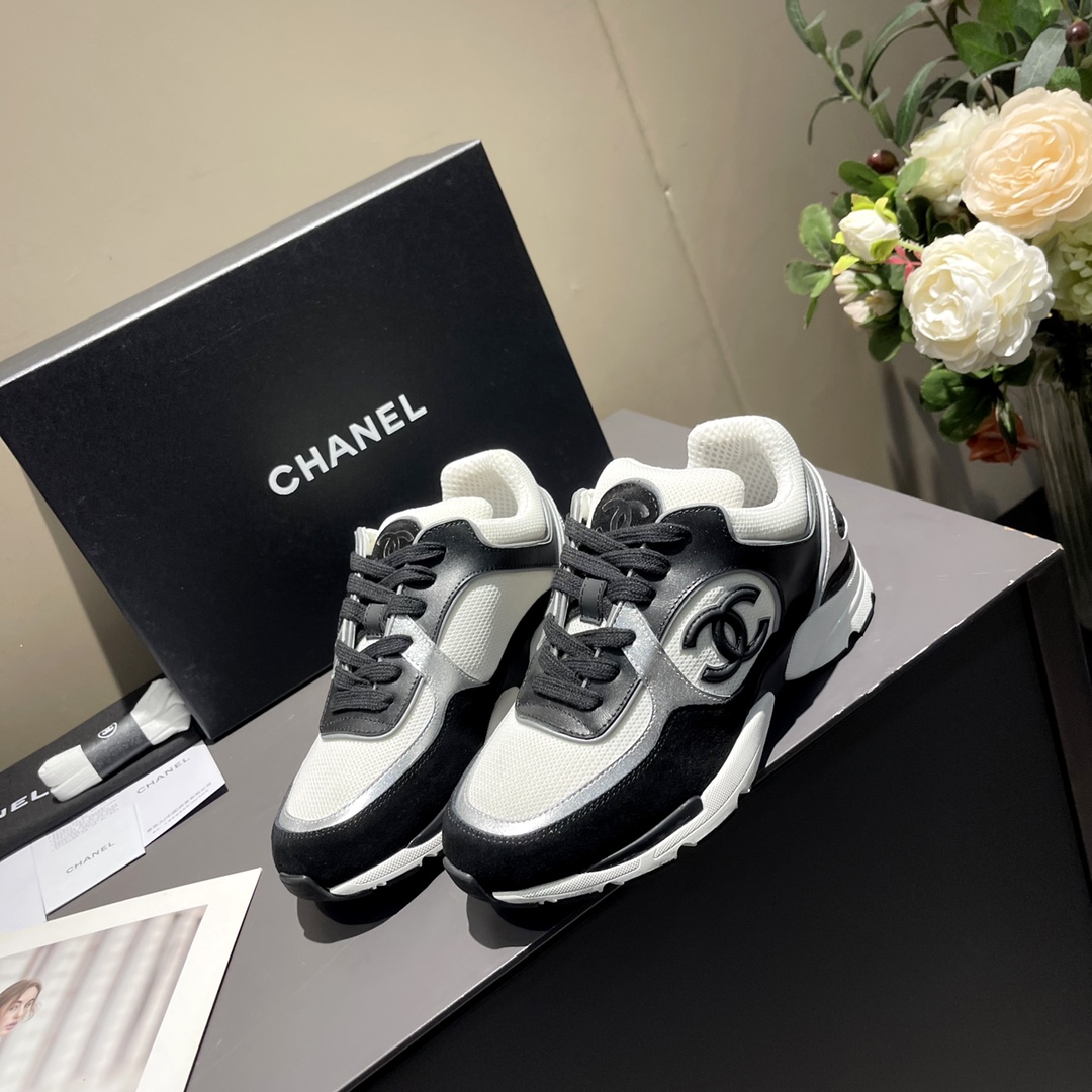 NO:225511,Female/male【Top Quality】Hot sneakers Couple style Xiaoxiang C homess latest and beautiful casual sneakers Absolute YYDS Super beautiful latest color matching Side three-dimensional logo Upper suede mesh cowhide Outsole Original 1:1 combination outsole Size 35-42, Male 39-45 (Female 42, Male 45/46 No return or exchange), Casual shoes/sports, Chanel, Sneakers, cowhide, Chamois leather19860909女/男【顶级品质】 爆款运动鞋 情侣款 小香C家ss最新绝美休闲运动鞋 绝对YYDS 超美的最新配色 侧面立体Logo  鞋面麂皮网面牛皮拼接 大底原版1:1组合大底 码数女35-42,男39-45（女42,男45/46不退换）,休闲鞋/运动鞋,chanel,sneakers,cowhide,chamois leather,Women's Shoes