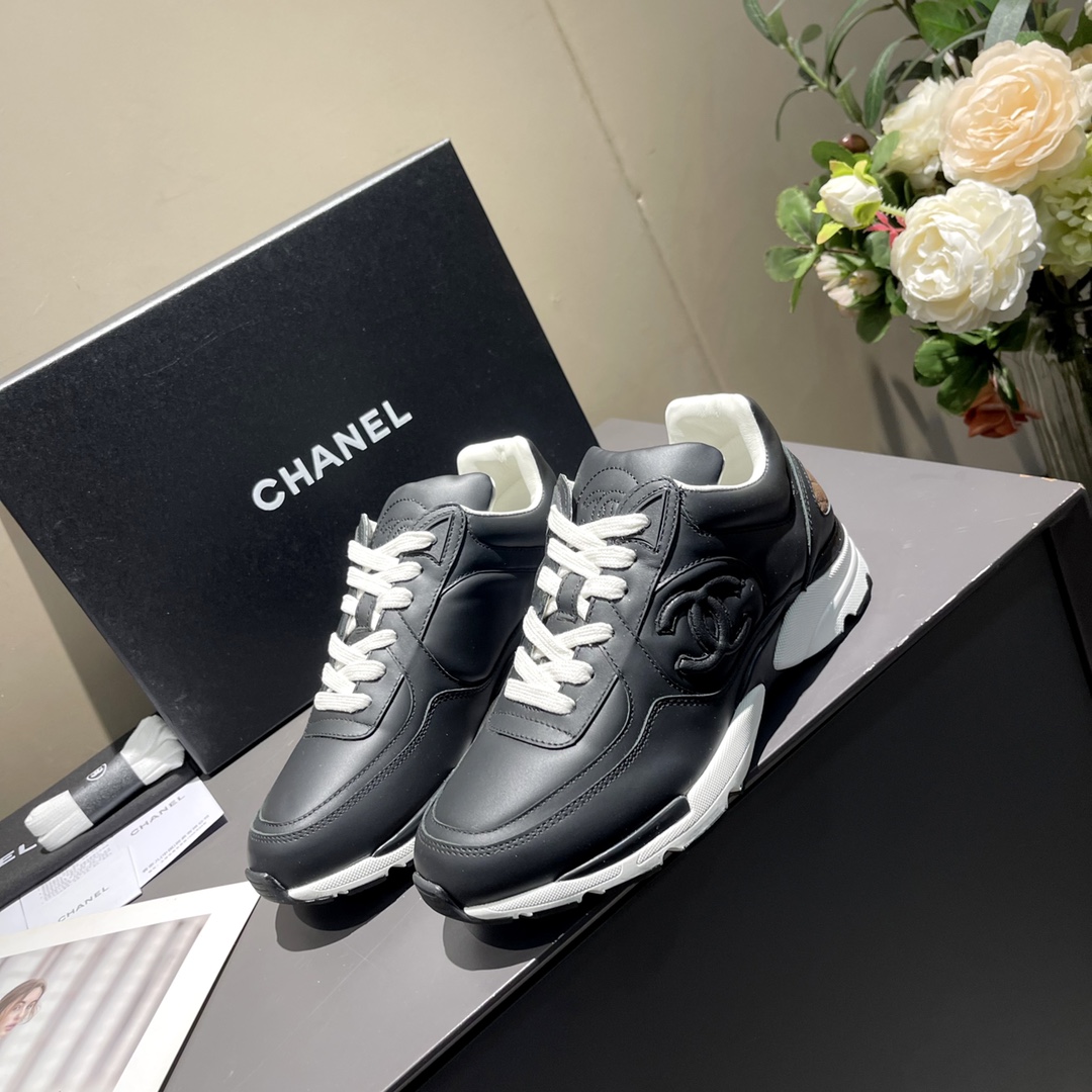 NO:225515,Women/men [full leather] [top quality] Popular sports shoes Couple style Xiaoxiang C homess latest beautiful casual sneakers Absolute YYDS Super beautiful latest color matching Side three-dimensional logo Upper suede mesh cowhide Outsole Original 1:1 combination outsole Size 35-42, men 39-45 (female 42, men 45/46 no return or exchange), casual shoes/sports, chanel, sneakers, cowhide, chamois leather19860909女/男【全皮】【顶级品质】 爆款运动鞋 情侣款 小香C家ss最新绝美休闲运动鞋 绝对YYDS 超美的最新配色 侧面立体Logo  鞋面麂皮网面牛皮拼接 大底原版1:1组合大底 码数女35-42,男39-45（女42,男45/46不退换）,休闲鞋/运动鞋,chanel,sneakers,cowhide,chamois leather,Women's Shoes