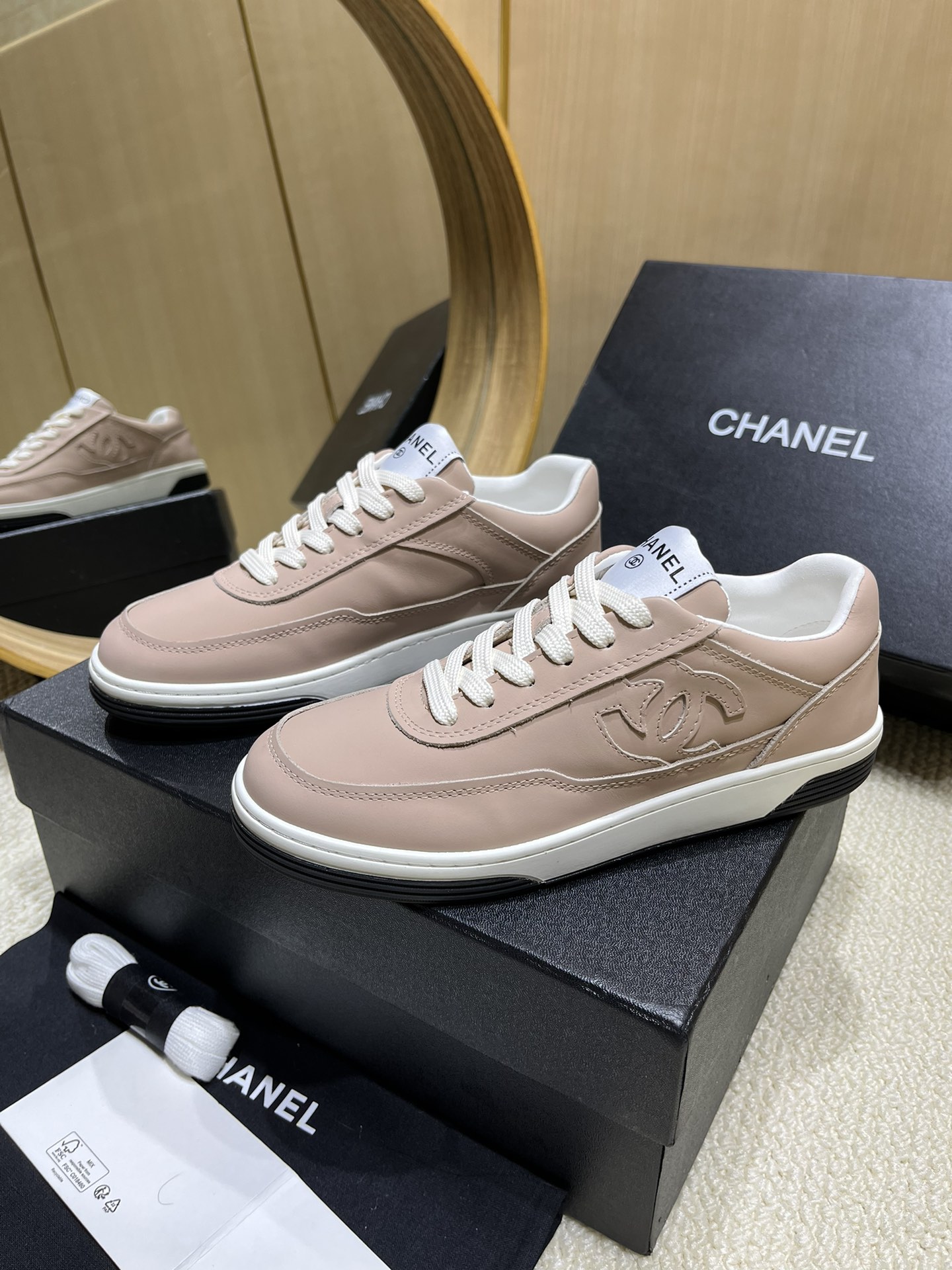 NO:234602,【Full leather】 Ch@nel 24K autumn and winter thick wool couple sneakers Big hit style. Paired with autumn and winter coats, the sweater is also super good-looking. The design sense of imported cowhide   imported sheepskin reflective edges. Breathable and comfortable inner. Fashionable essence must be included. Size 35~41 for women, casual shoes/sports shoes, sneakers, sweaters, cowhide, sheepskin19860909【全皮】 Ch@nel 24K 秋冬粗花毛呢情侣款运动鞋 大爆款 搭配秋冬大衣,毛衣也超级好看 面料进口牛皮 进口羊皮里反光边料的设计感 透气舒适内里 时髦精必入 码数女35～41,休闲鞋/运动鞋,sneakers,sweaters,cowhide,sheepskin,Women's Shoes