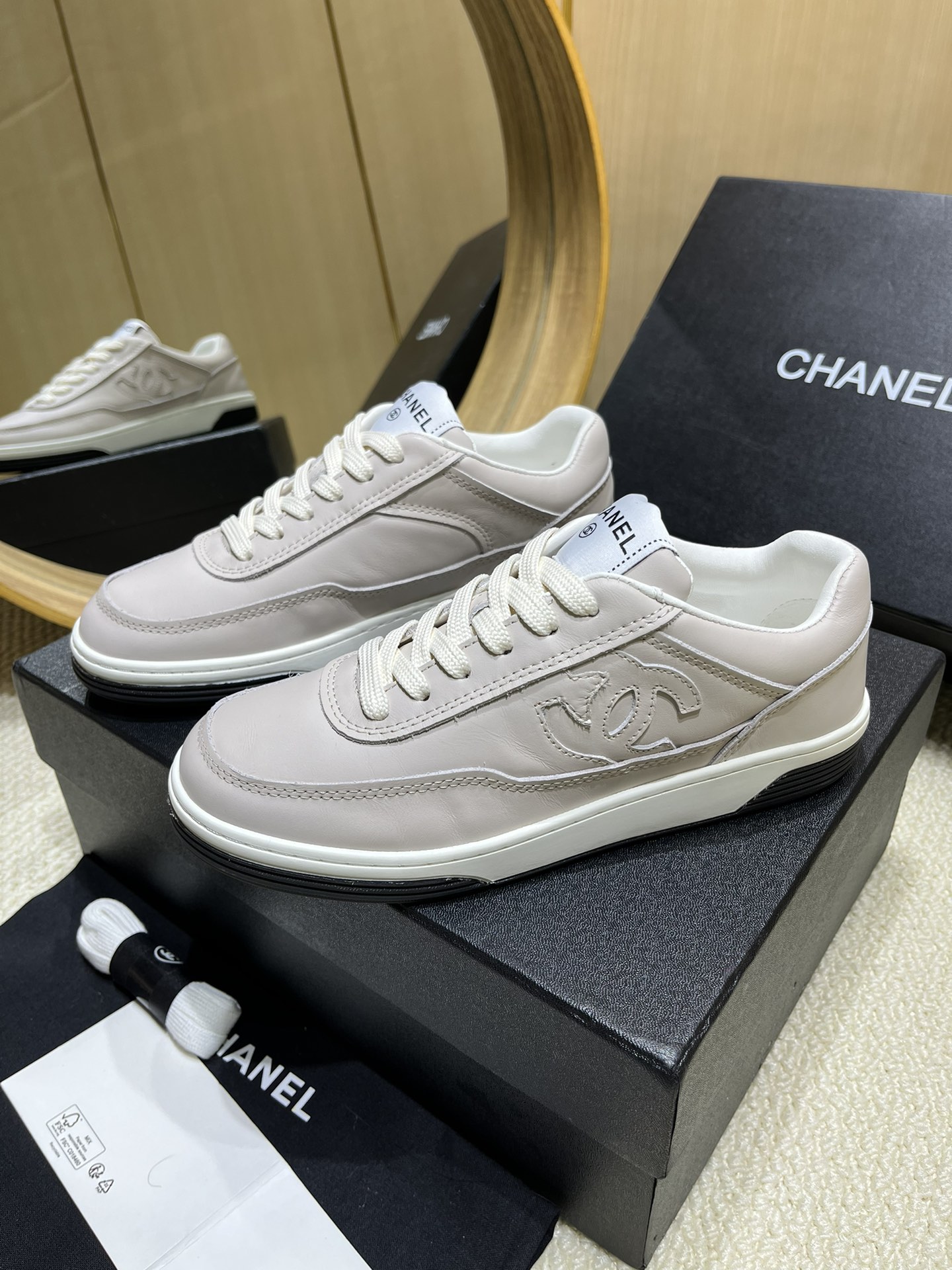 NO:234599,Ch@nel 24K autumn and winter thick wool couple sneakers, big hits, paired with autumn and winter coats, sweaters are also super good-looking. The design sense of imported cowhide   imported sheepskin reflective edges, breathable and comfortable inner, fashionable essence must be included. Size 35~41 for women, casual shoes/sports shoes, sneakers, sweaters, cowhide, sheepskin19860909Ch@nel 24K 秋冬粗花毛呢情侣款运动鞋 大爆款 搭配秋冬大衣,毛衣也超级好看 面料进口牛皮 进口羊皮里反光边料的设计感 透气舒适内里 时髦精必入 码数女35～41,休闲鞋/运动鞋,sneakers,sweaters,cowhide,sheepskin,Women's Shoes