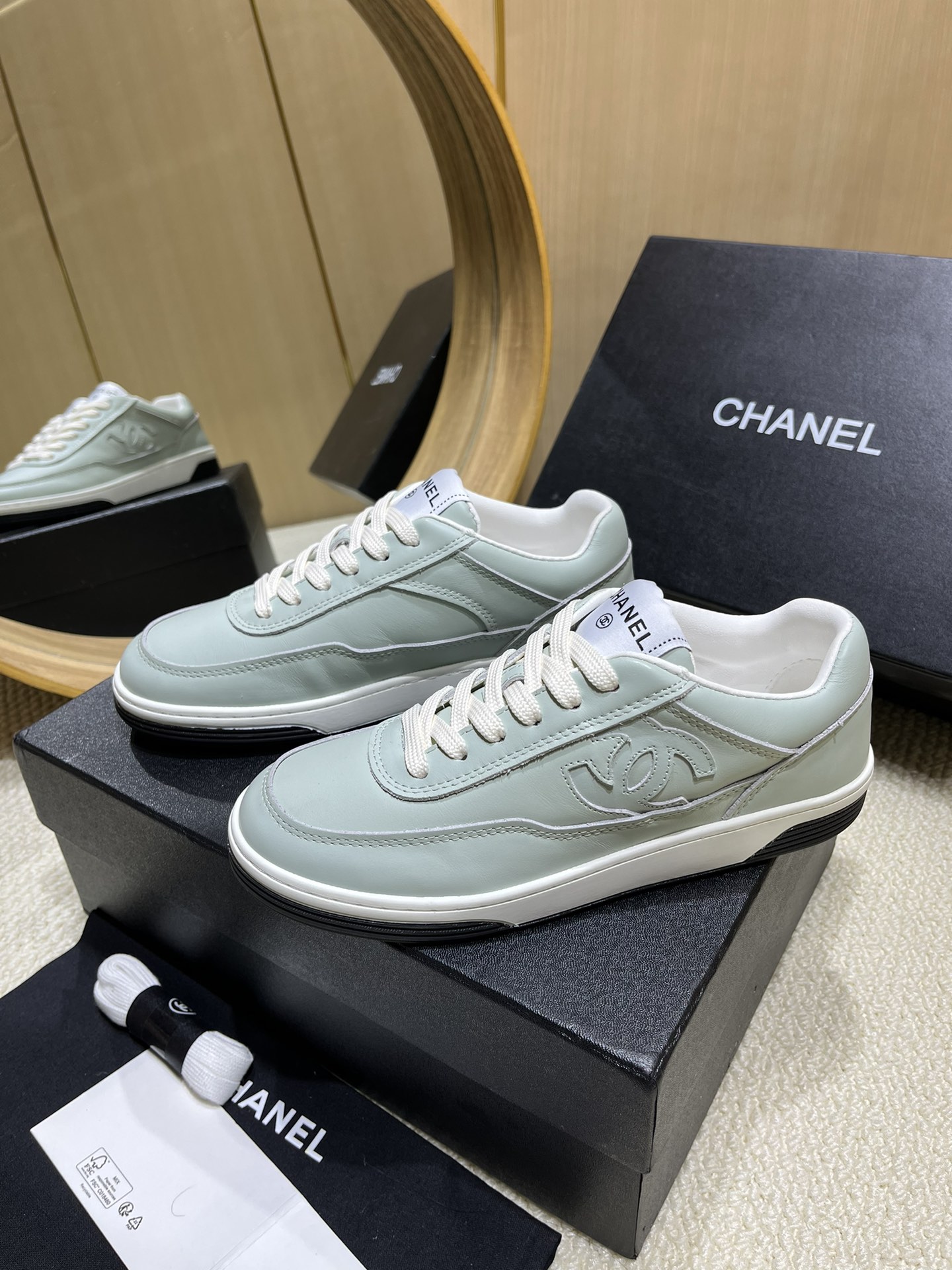 NO:234604,Ch@nel 24K autumn and winter thick wool couple sneakers, big hits, paired with autumn and winter coats, sweaters are also super good-looking. The design sense of imported cowhide   imported sheepskin reflective edges, breathable and comfortable inner, fashionable essence must be included. Size 35~41 for women, casual shoes/sports shoes, sneakers, sweaters, cowhide, sheepskin19860909Ch@nel 24K 秋冬粗花毛呢情侣款运动鞋 大爆款 搭配秋冬大衣,毛衣也超级好看 面料进口牛皮 进口羊皮里反光边料的设计感 透气舒适内里 时髦精必入 码数女35～41,休闲鞋/运动鞋,sneakers,sweaters,cowhide,sheepskin,Women's Shoes