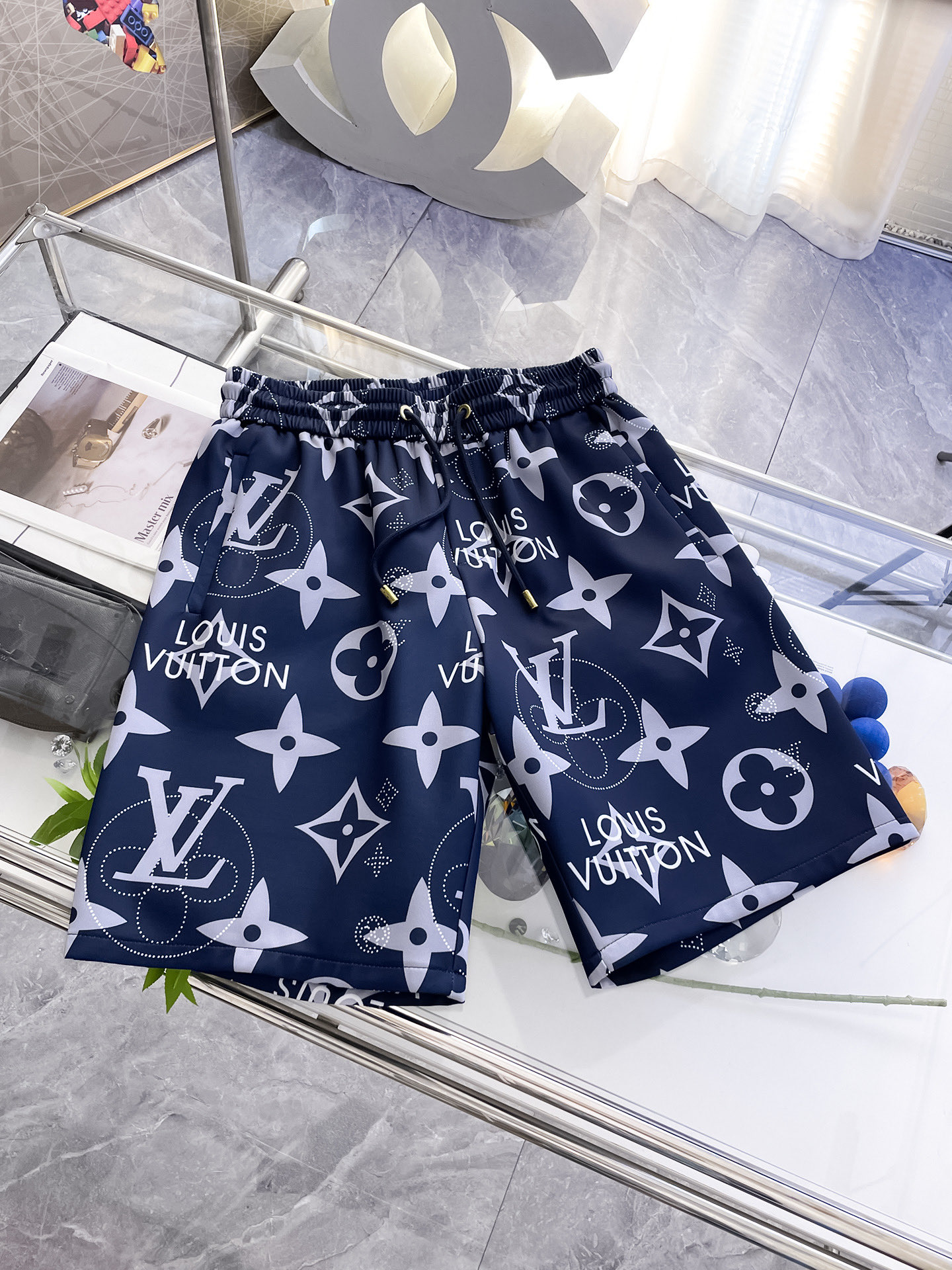 NO:160460,LV has three complete standards. 2025 summer new men's casual shorts, high-end custom fabric breathable fabric, extremely breathable, elastic and comfortable, impeccable details, top-level auxiliary materials, original logo design concept, delicate and soft feel!  The upper body style is excellent!  Size M-XXXL order to report height and weight, louis vuitton, shorts, alexander wang19860909LV 三标齐全 2025夏季新款男士休闲短裤,高级定制面料透气面料 透气弹力舒适度极高,细节无可挑剔,顶级辅料配备,原版logo设计理念,手感细腻柔软！上身版型超赞！尺码M-XXXL下单报身高体重,,louis vuitton,shorts,alexander wang,Men's clothing