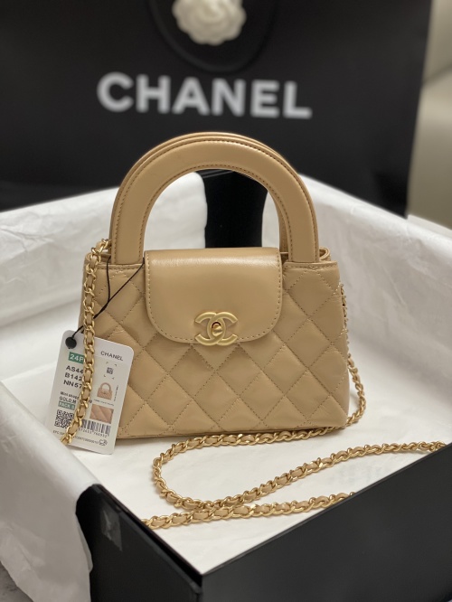 Chanel Kelly 24K Gold Chain Crossbody Bag, Elegant Vintage Design 1 Chanel Kelly 24K Gold Chain Crossbody Bag, Elegant Vintage Design