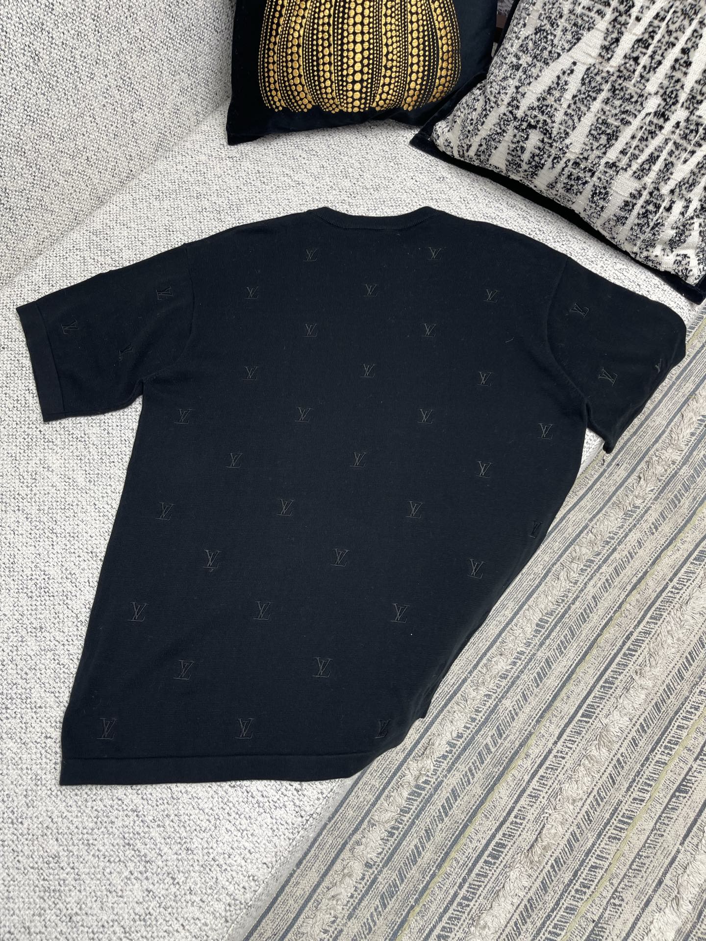루이비통 25SS 남성 반팔 131759 Louis Vuitton T Shirt 썸네일 이미지