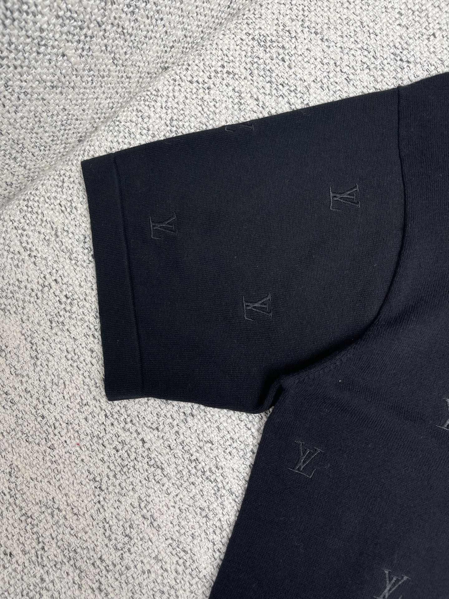 루이비통 25SS 남성 반팔 131759 Louis Vuitton T Shirt 썸네일 이미지