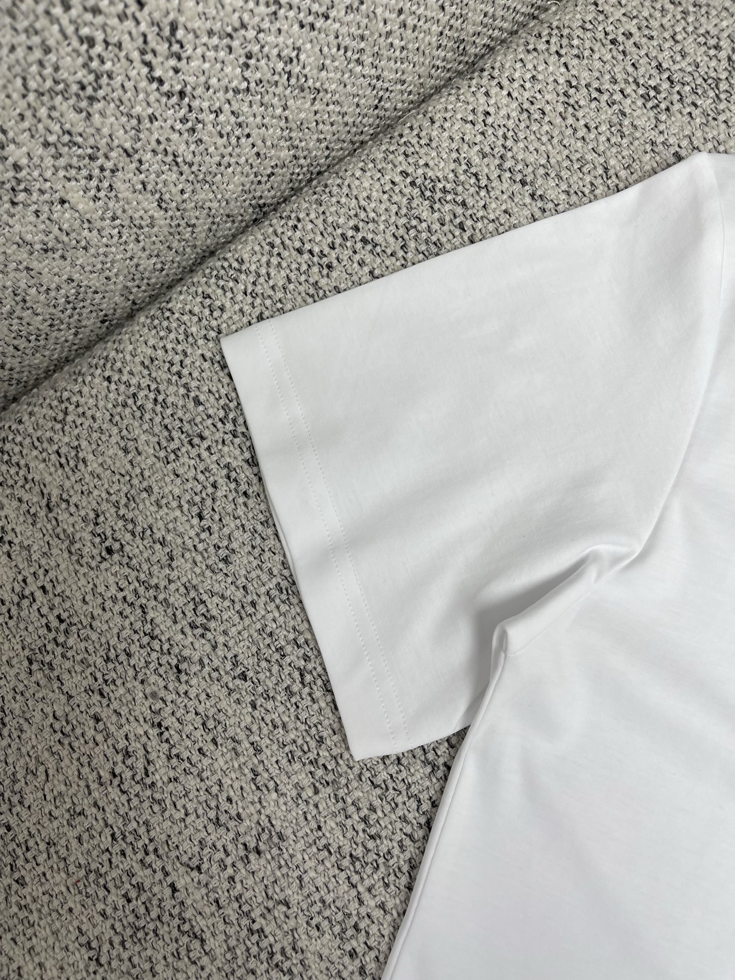 루이비통 25SS 남성 반팔 131758 Louis Vuitton T Shirt 썸네일 이미지