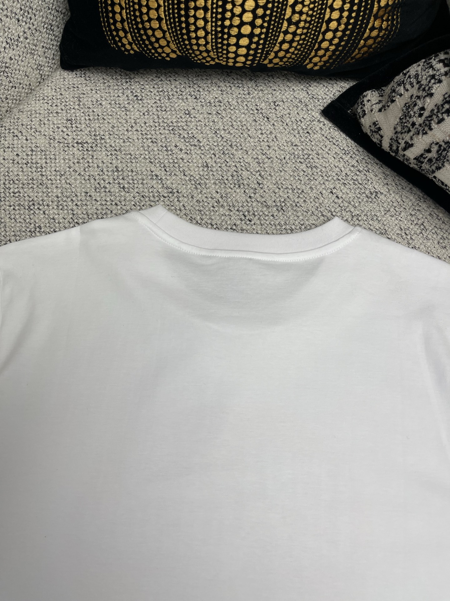 루이비통 25SS 남성 반팔 131758 Louis Vuitton T Shirt 썸네일 이미지