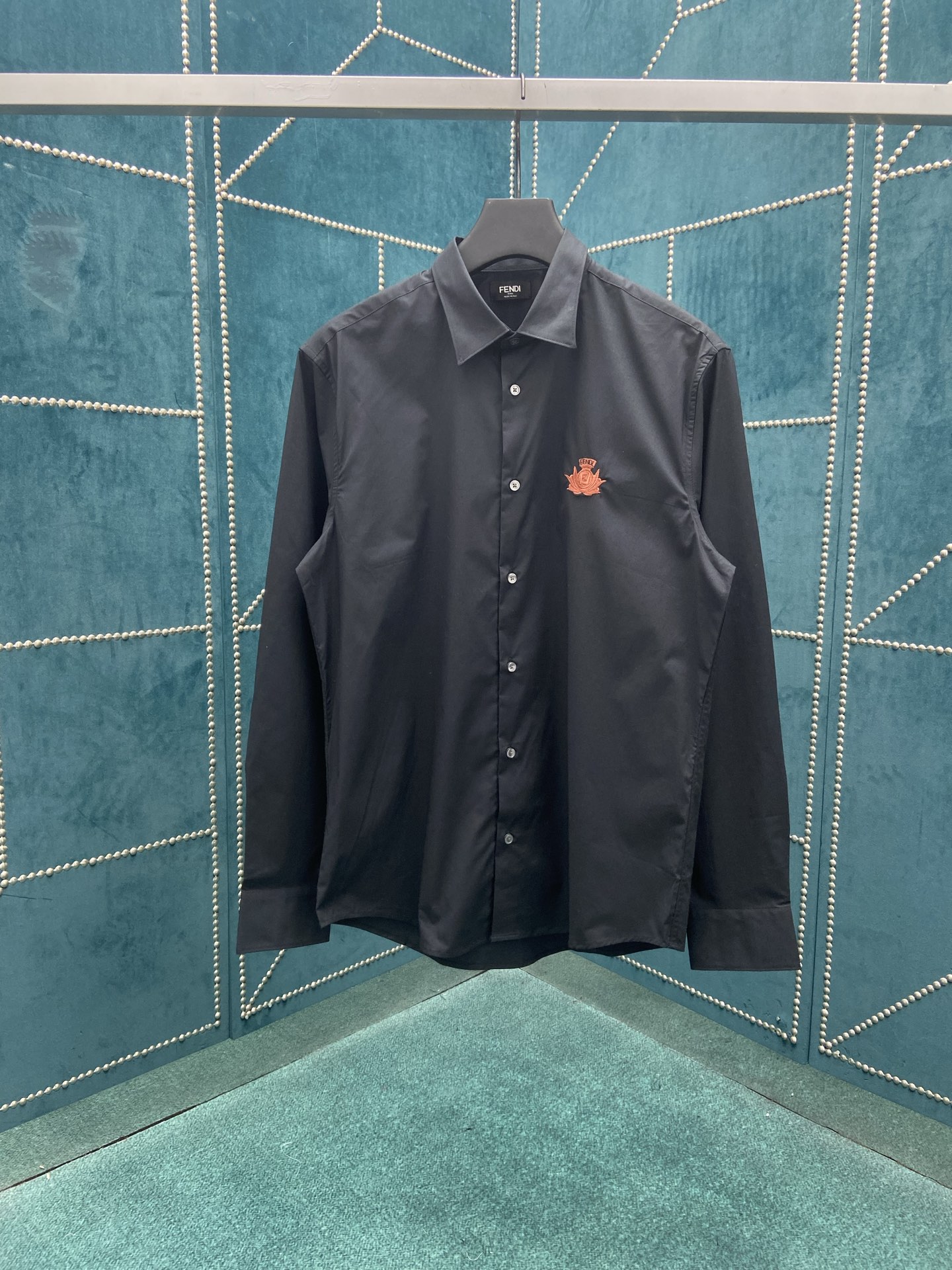 NO:161322,Fendi 25ss new chest embroidered long-sleeved square collar shirt, high-end version!  S.M.L.XL.XXL.,fendi,shirts,alexander wang19860909芬迪 25ss新款胸口刺绣长袖方领衬衫,高版本！ 码数S.M.L.XL.XXL.,,fendi,shirts,alexander wang,Men's clothing