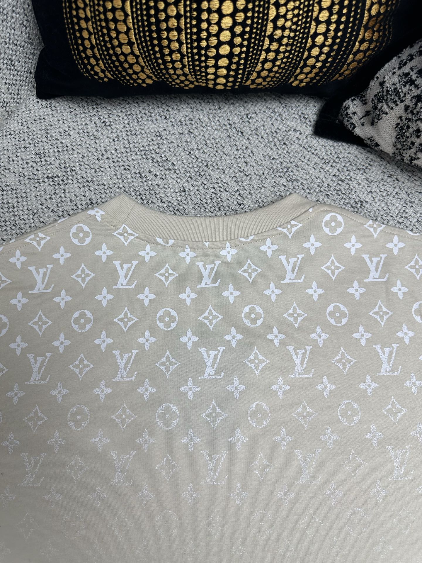 루이비통 25SS 남성 반팔 131751 Louis Vuitton T Shirt 썸네일 이미지