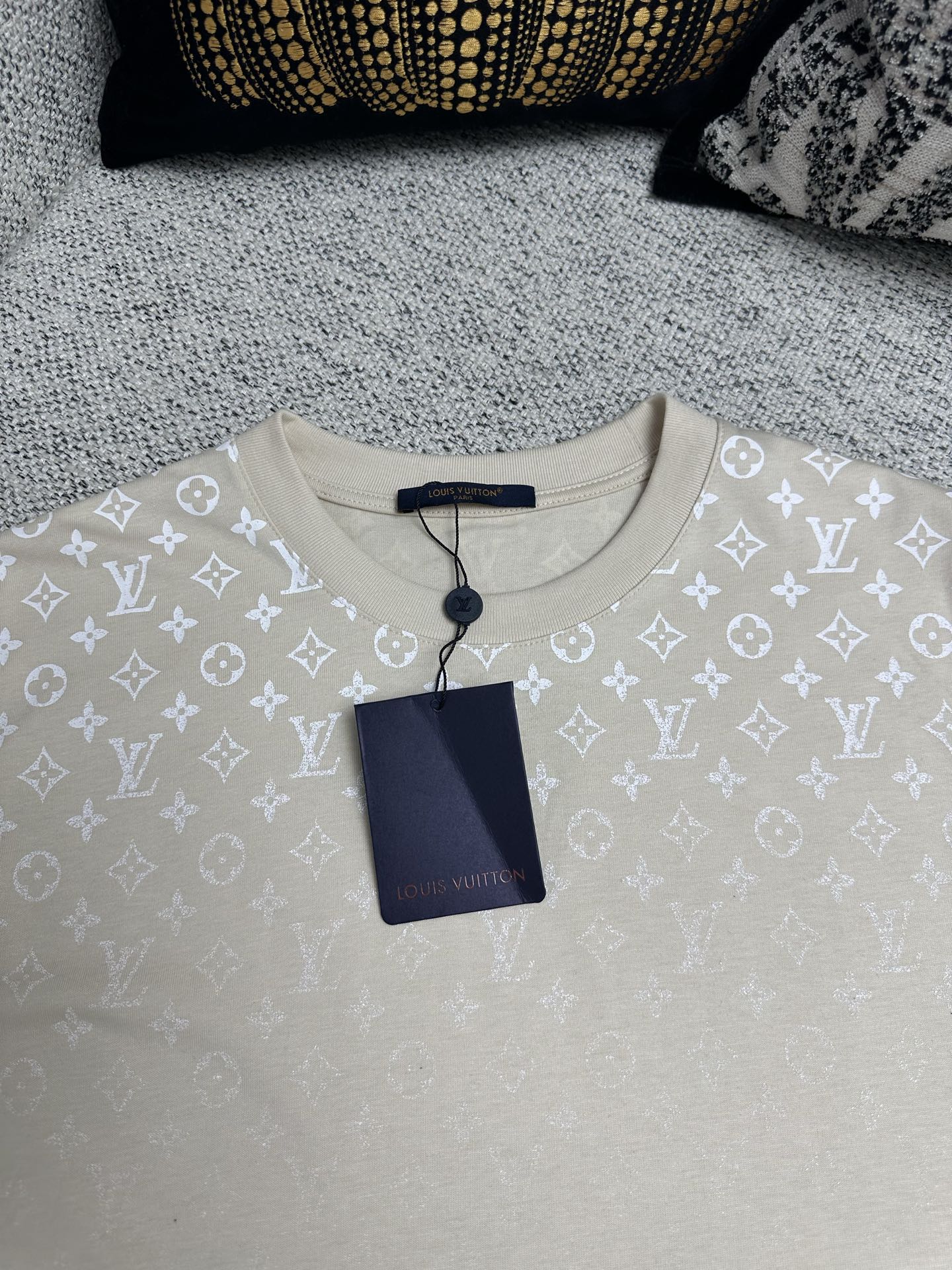 루이비통 25SS 남성 반팔 131751 Louis Vuitton T Shirt 썸네일 이미지