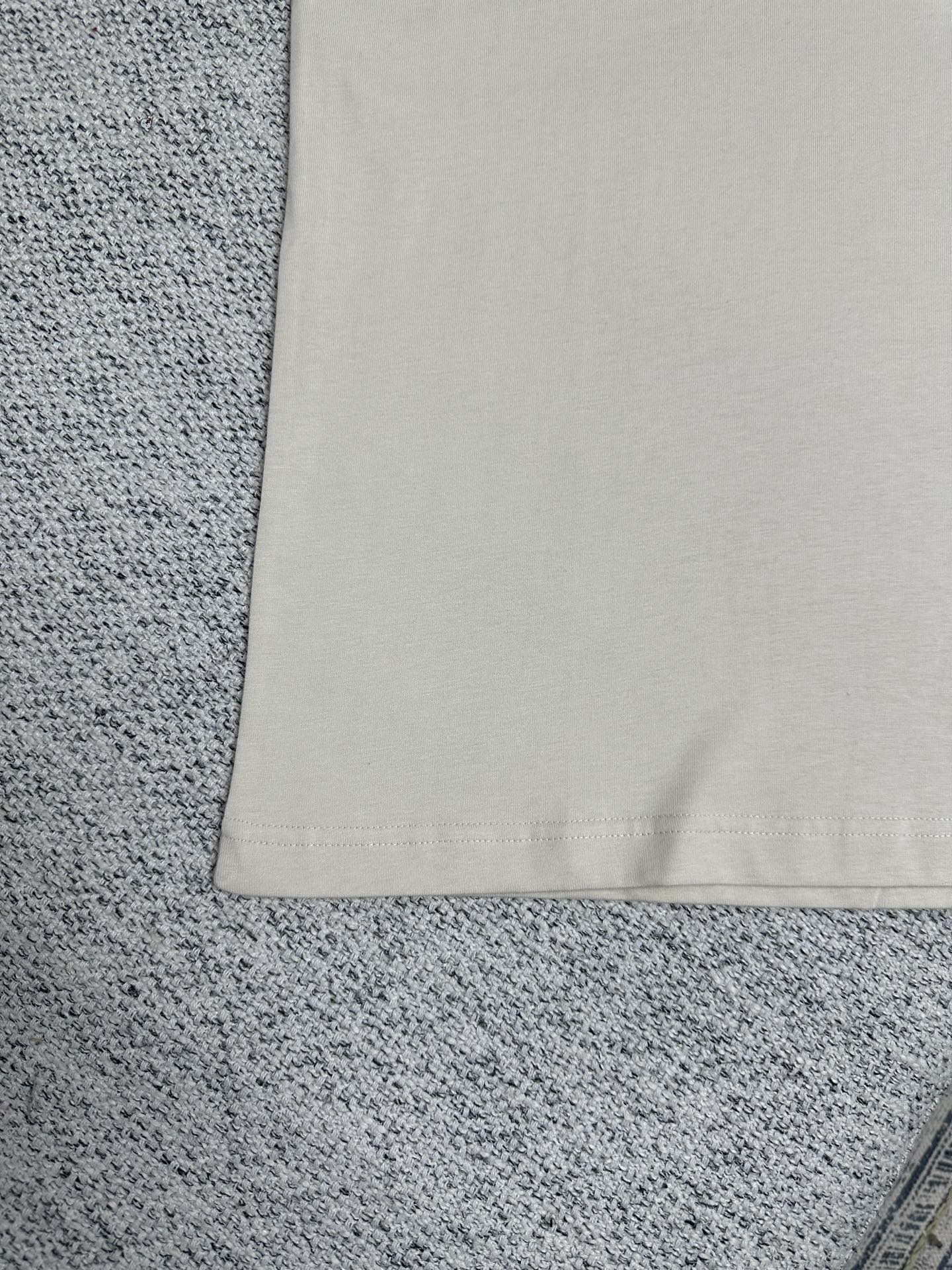 루이비통 25SS 남성 반팔 131751 Louis Vuitton T Shirt 썸네일 이미지
