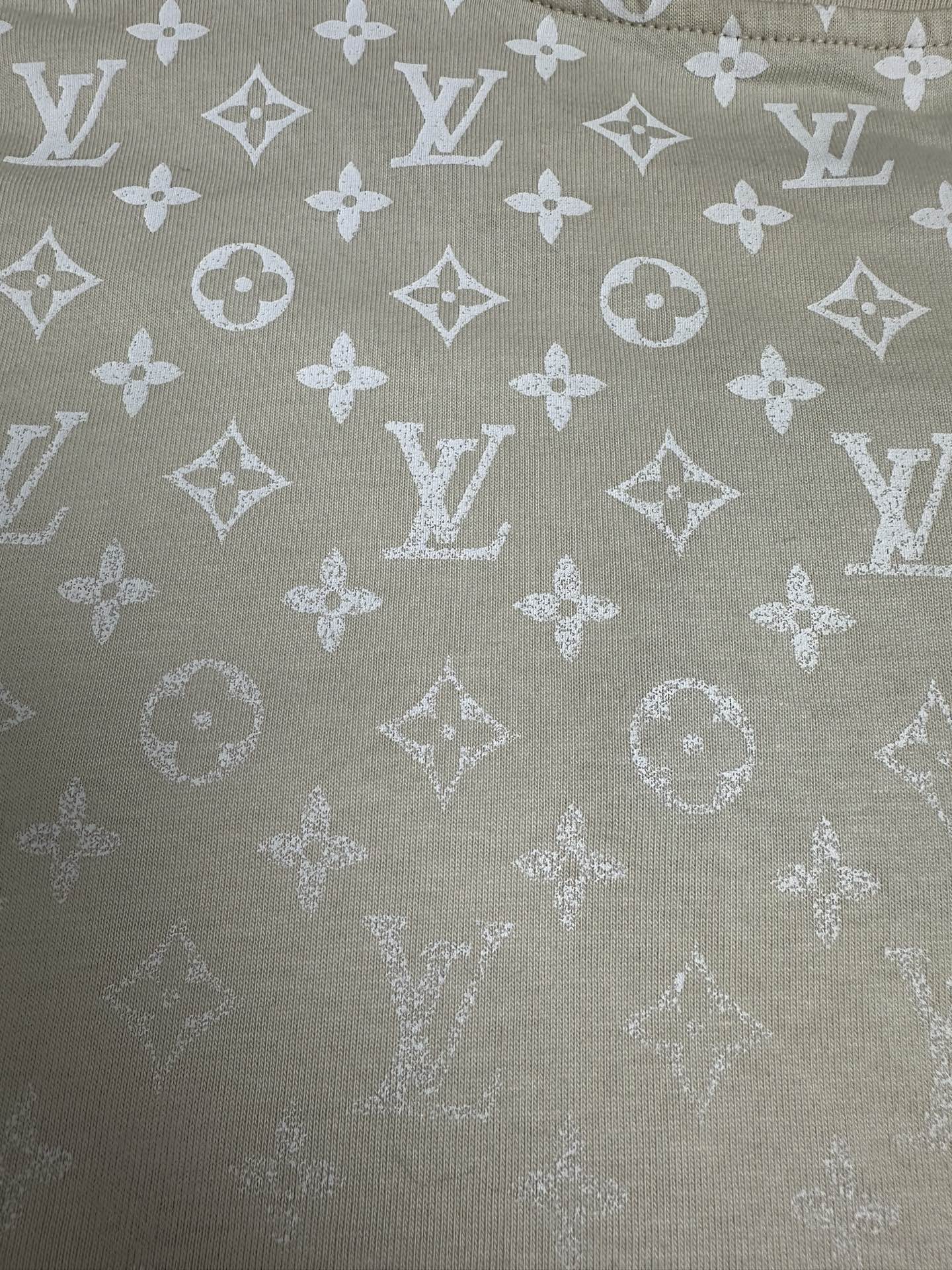 루이비통 25SS 남성 반팔 131751 Louis Vuitton T Shirt 썸네일 이미지