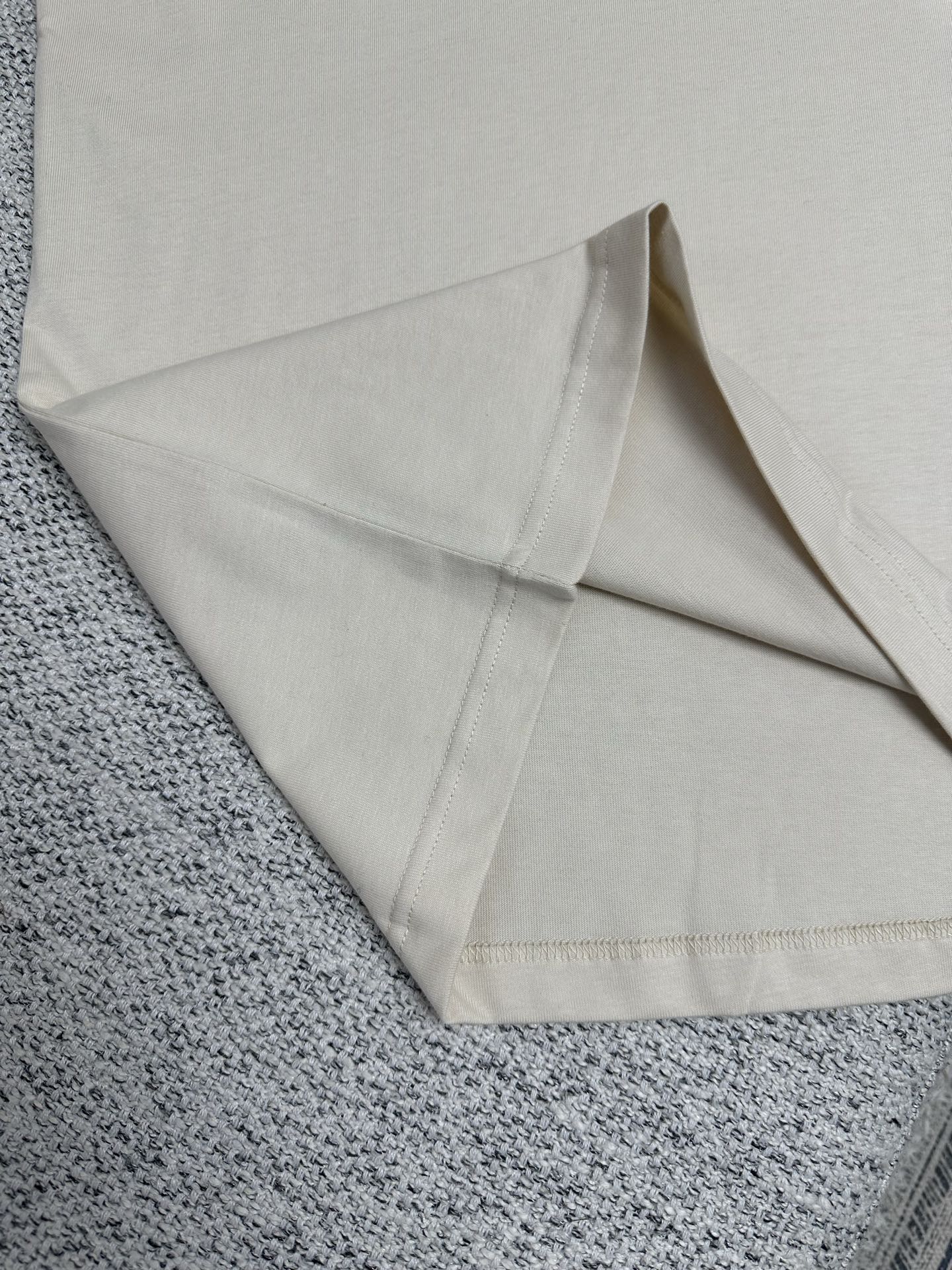 루이비통 25SS 남성 반팔 131751 Louis Vuitton T Shirt 썸네일 이미지