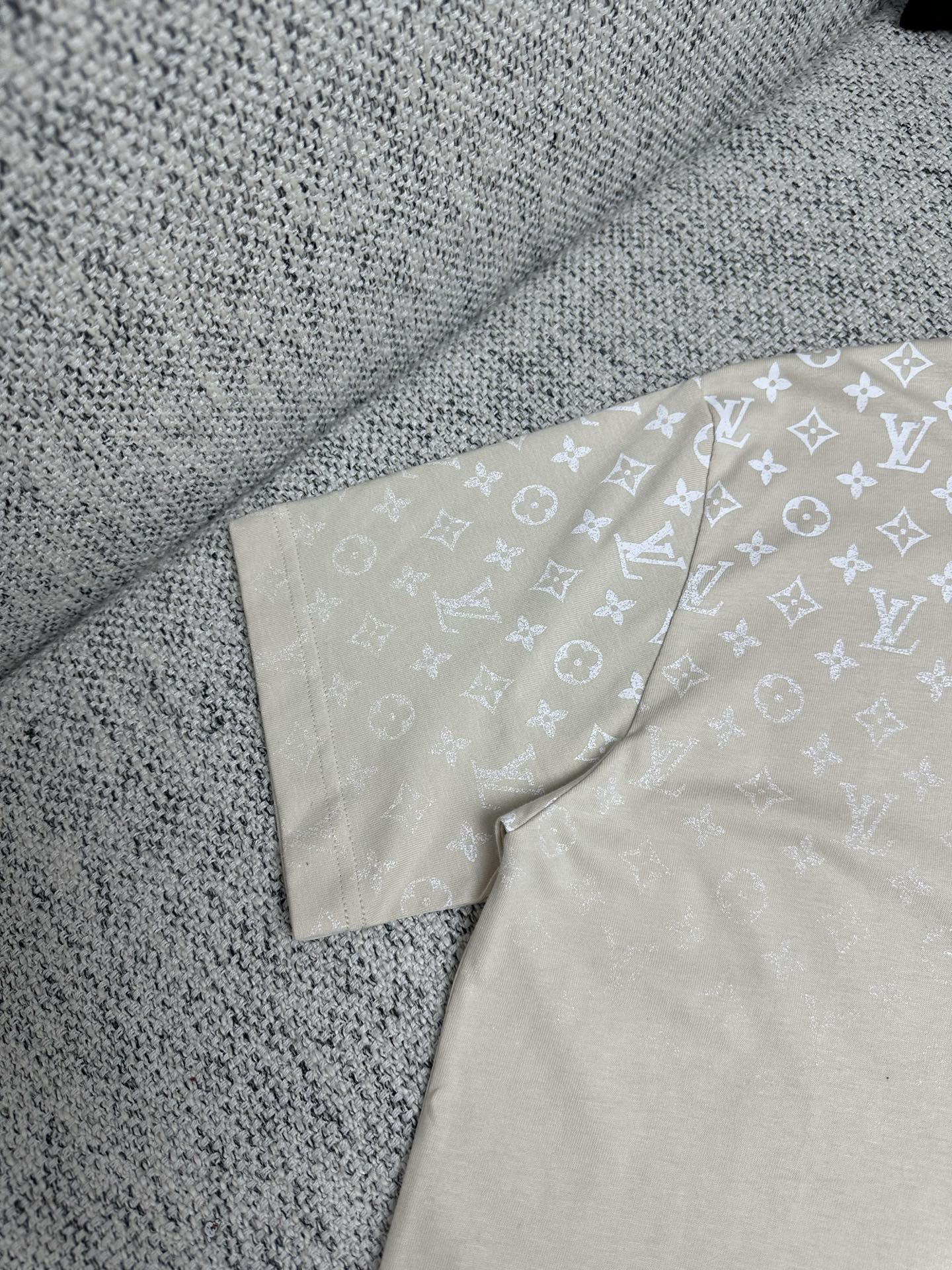 루이비통 25SS 남성 반팔 131751 Louis Vuitton T Shirt 썸네일 이미지