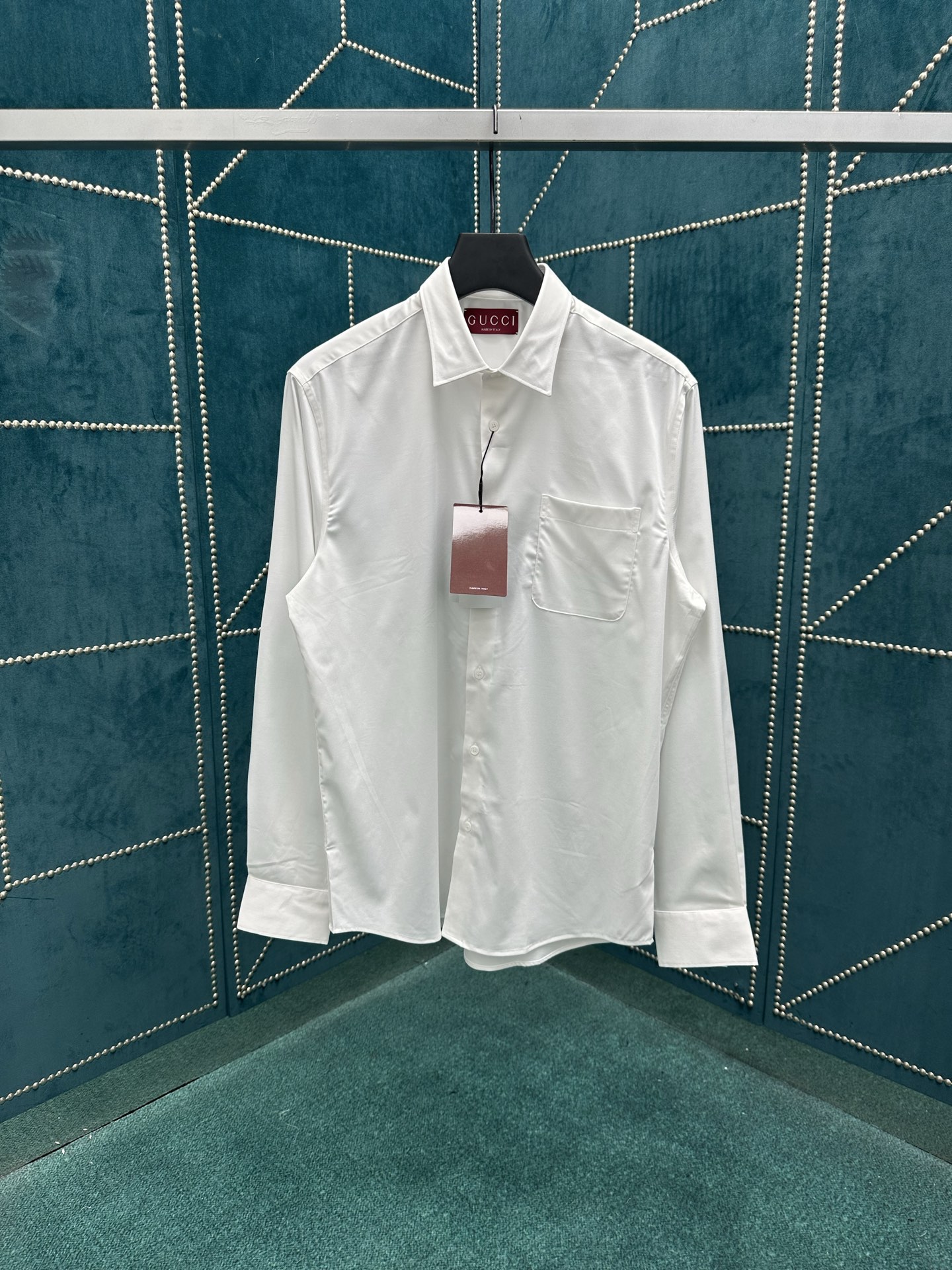 NO:162841,G Home 25ss new button floating print embroidered long-sleeved shirt with pockets on the chest Higher version!  S.M.L.XL.XXL.,gucci,shirts,alexander wang19860909G家 25ss新款纽扣浮印刺绣长袖衬衫,胸口带有口袋 高版本！ 码数S.M.L.XL.XXL.,,gucci,shirts,alexander wang,Men's clothing