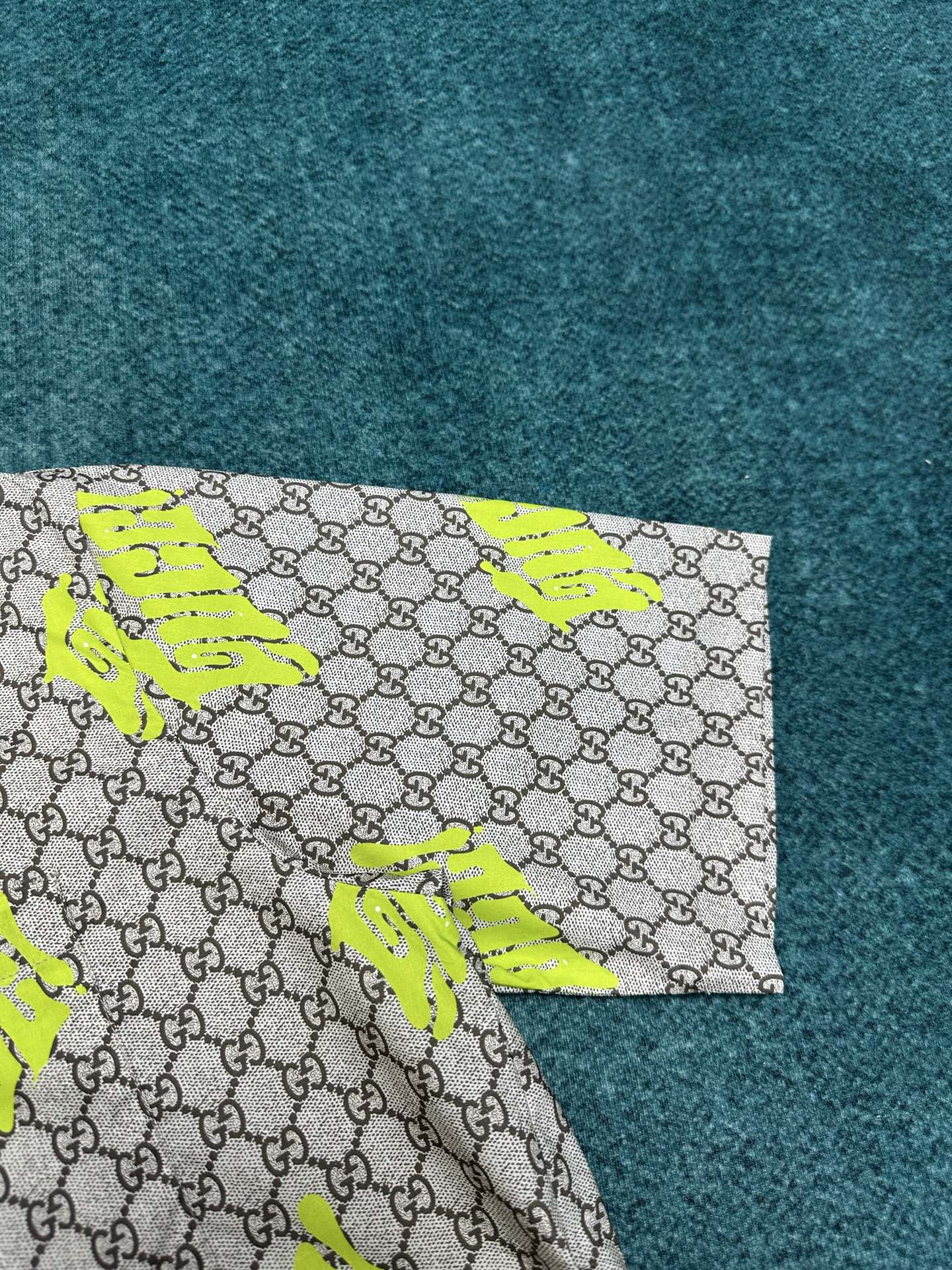 Gucci Beige, Brown & Lemon Green Cotton Shirt with Gucci Print - New 25SS 5 i1746861391272 638 0 3