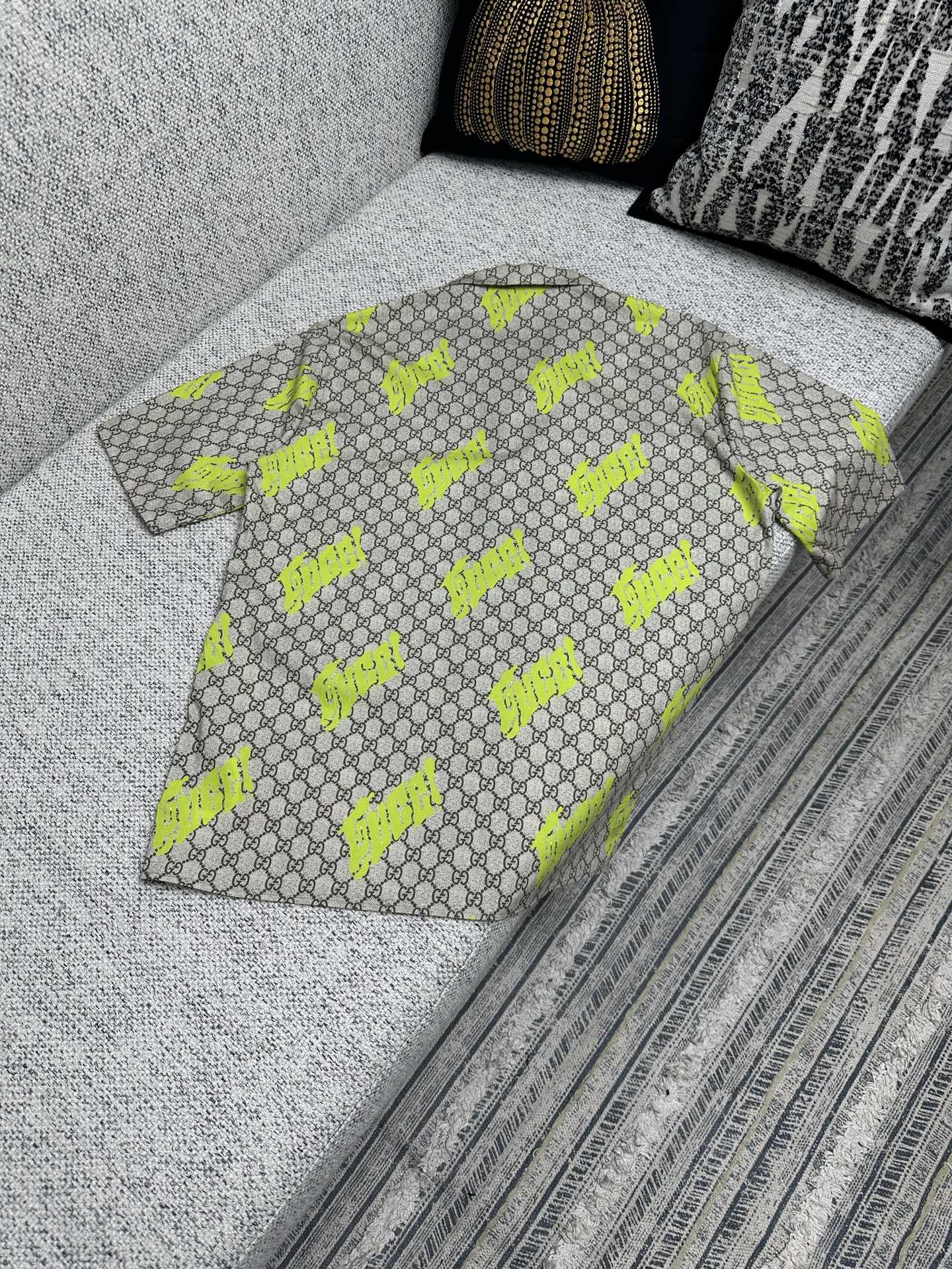 구찌 남성 반팔 131749 Gucci T Shirt 썸네일 이미지