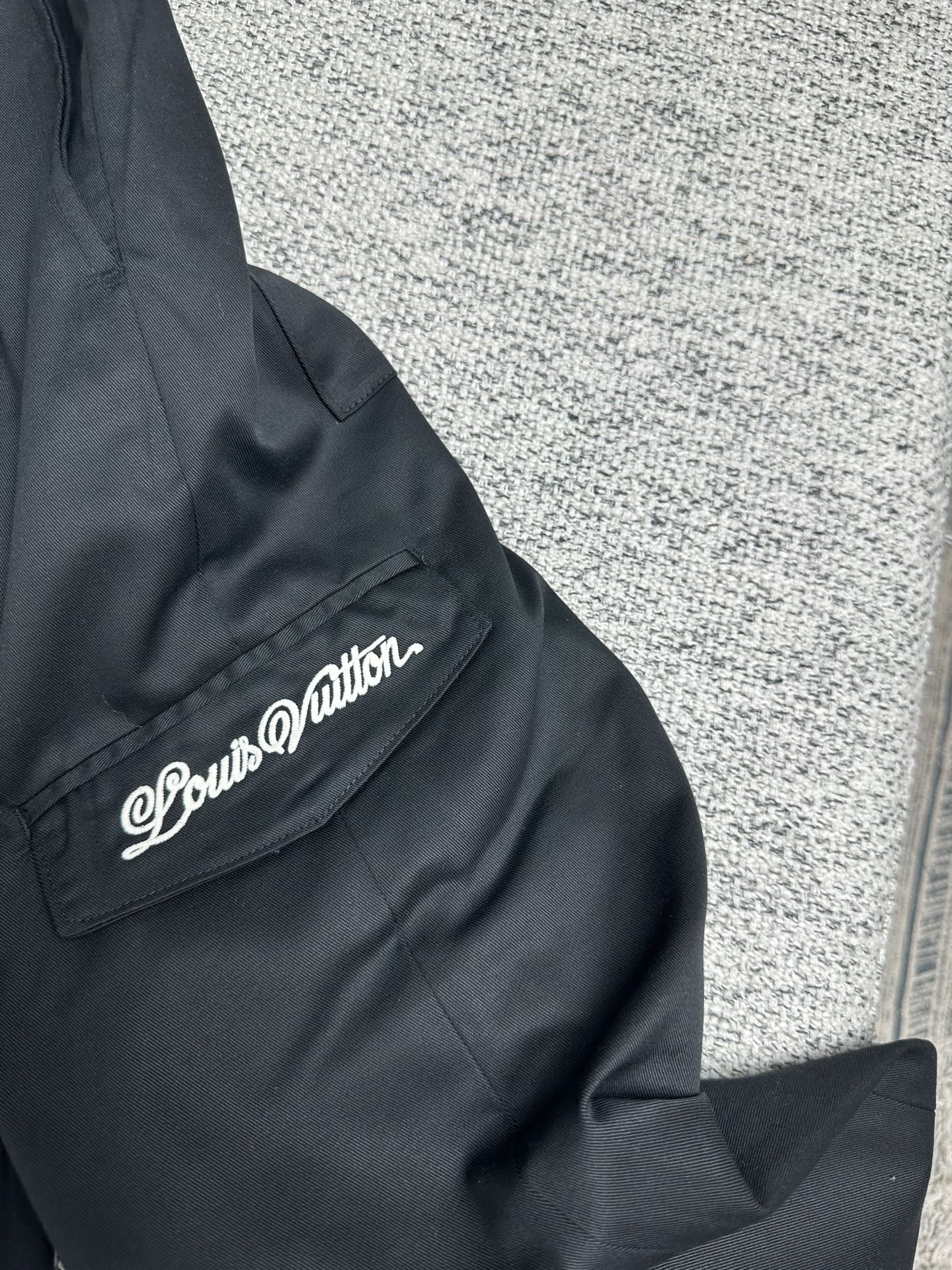 루이비통 25SS 남성 바지 131750 Louis Vuitton Pants 썸네일 이미지