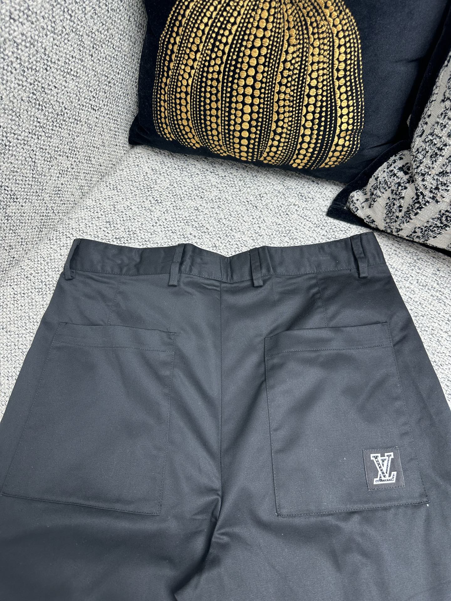 루이비통 25SS 남성 바지 131750 Louis Vuitton Pants 썸네일 이미지