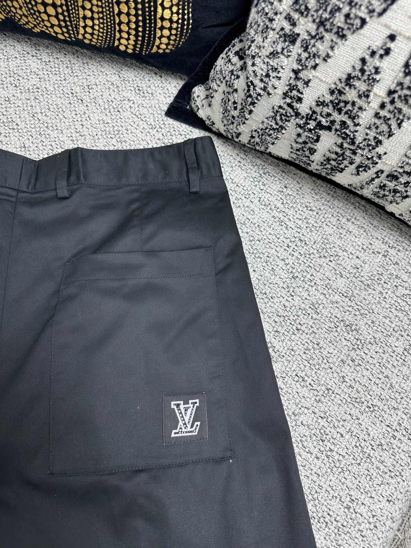 루이비통 25SS 남성 바지 131750 Louis Vuitton Pants 썸네일 이미지