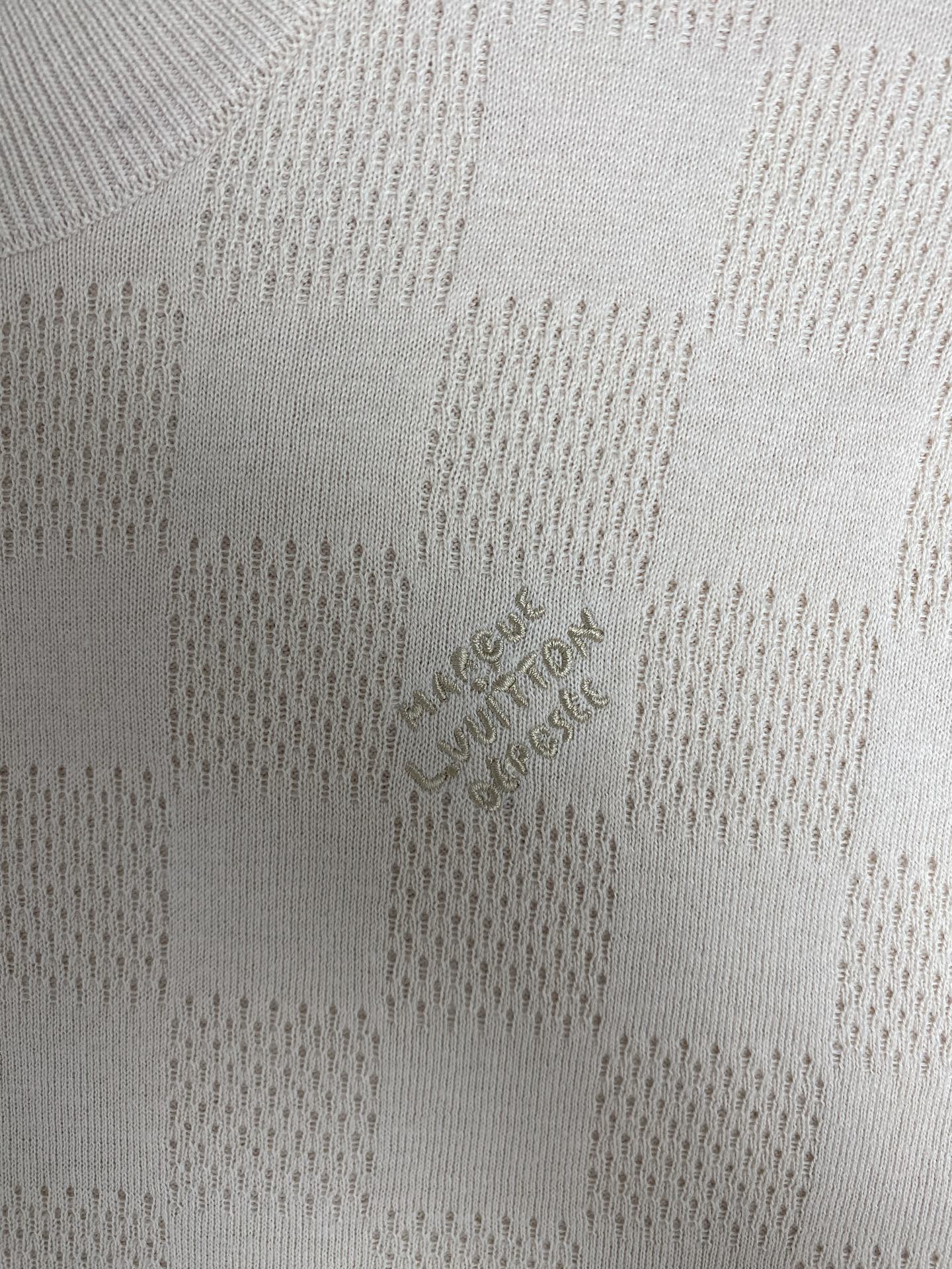  驴家      25ss新款棉质 T 恤取材舒适毛圈布，以提花工艺织就 Damier 图案的柔软肌理，
