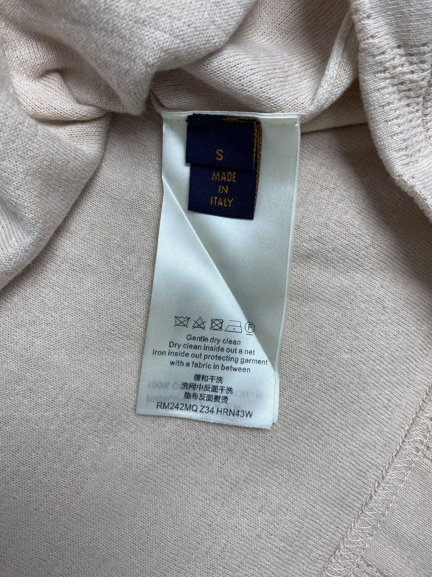  驴家      25ss新款棉质 T 恤取材舒适毛圈布，以提花工艺织就 Damier 图案的柔软肌理，