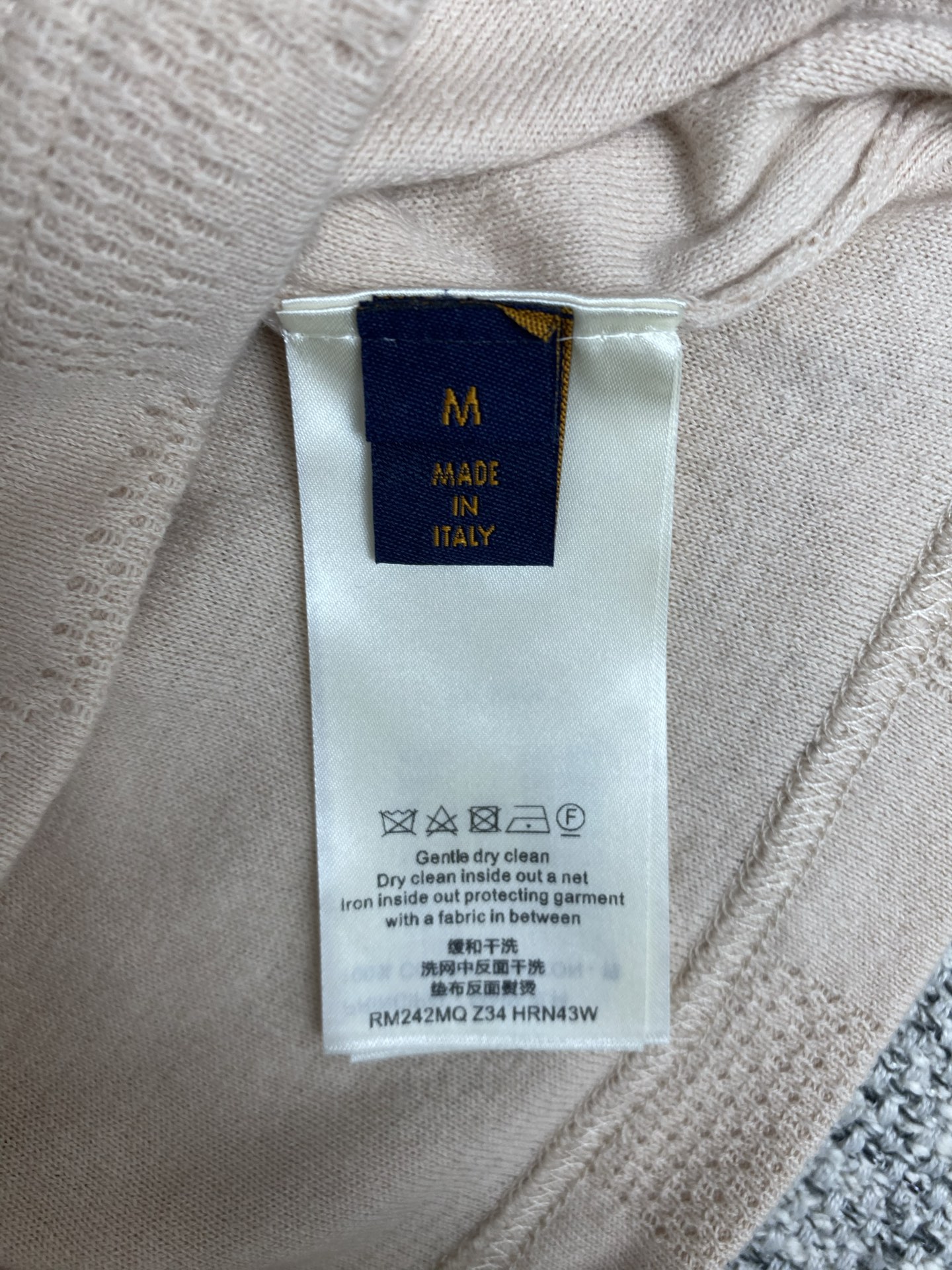  驴家     25ss新款棉质混纺抽绳短裤取材柔软毛圈布，为肌理细腻的全幅 Damier 图案浸染深邃